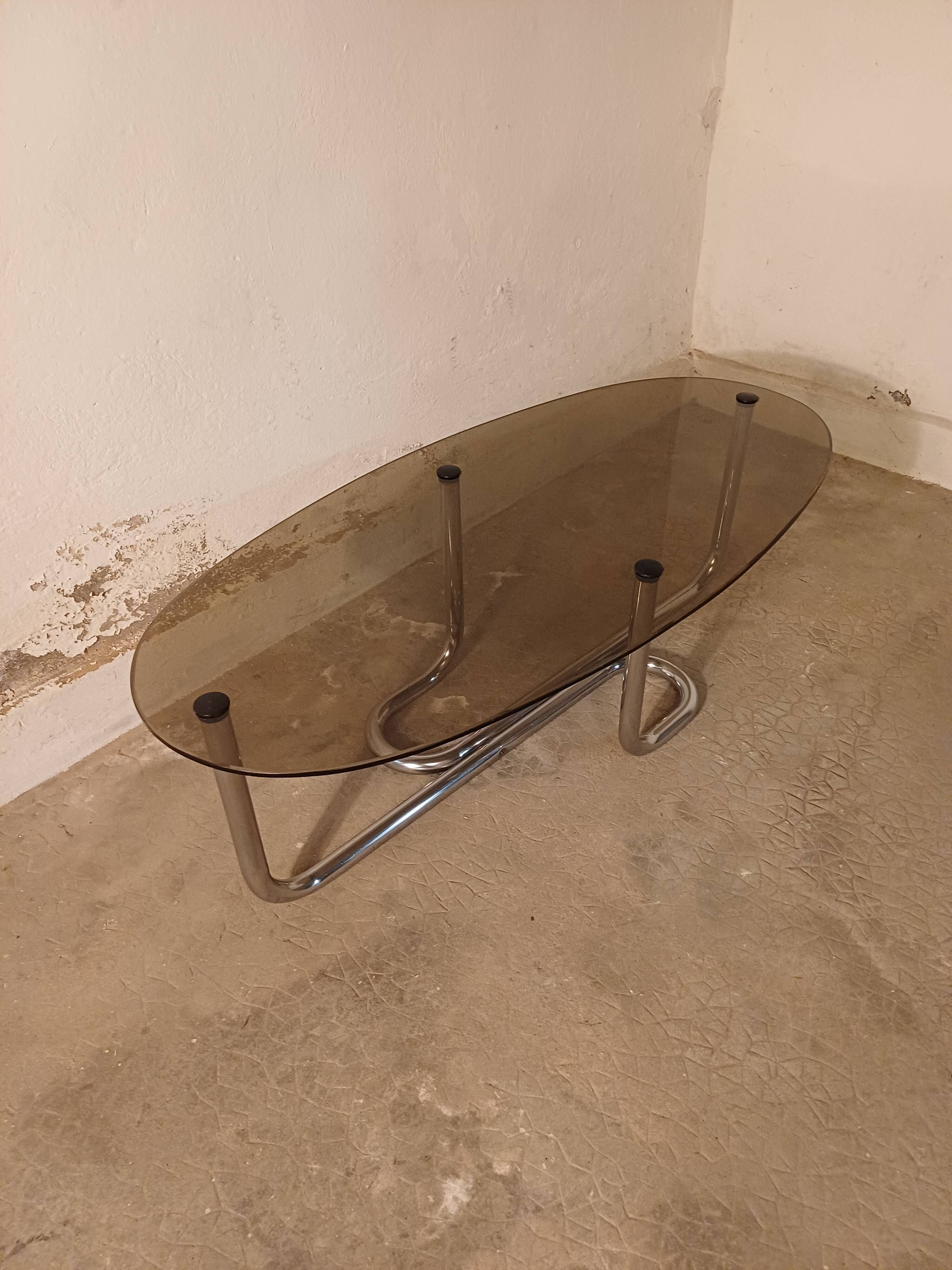 Table basse en verre fumé et métal chromé