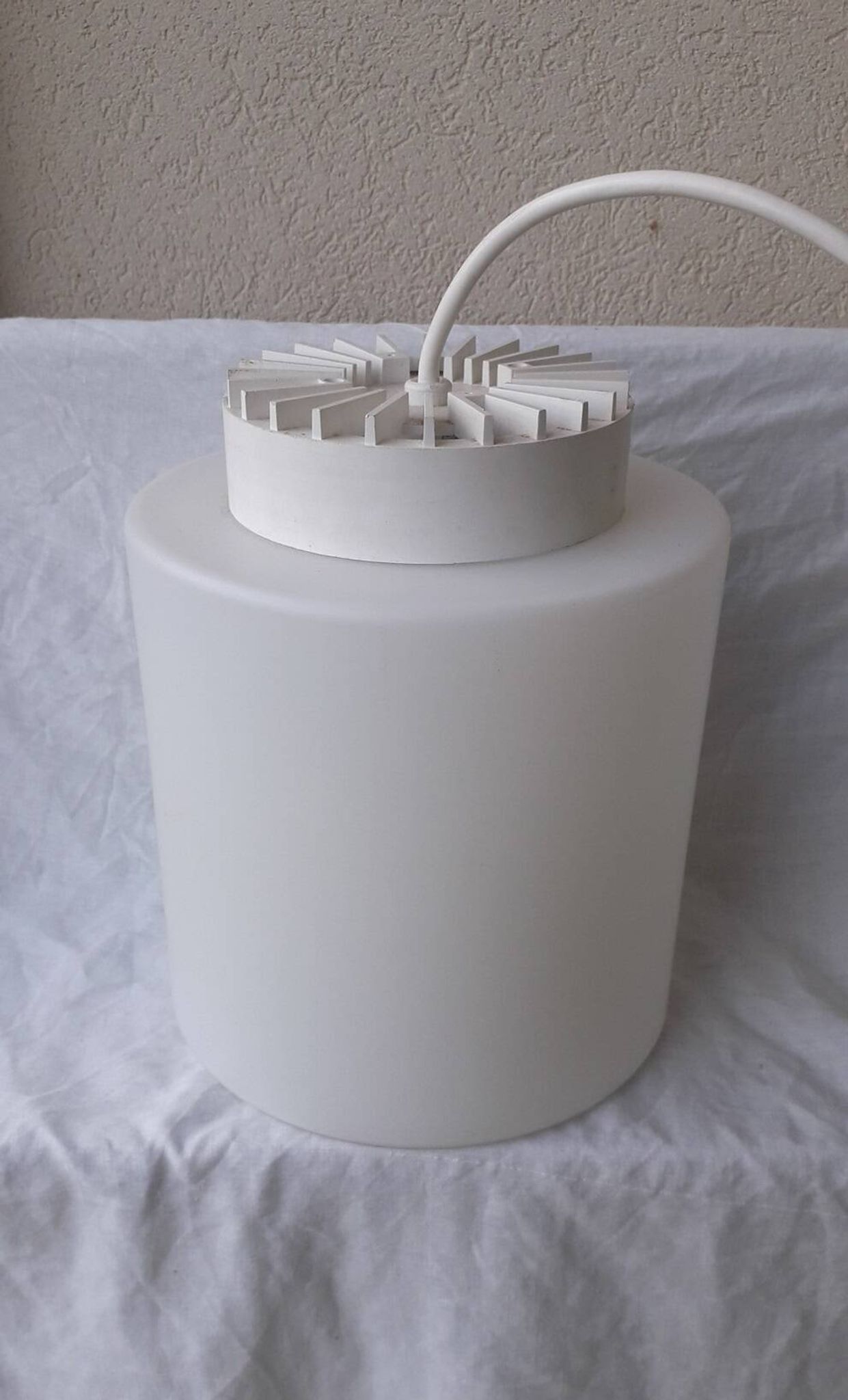 Suspension in white opaline Lita