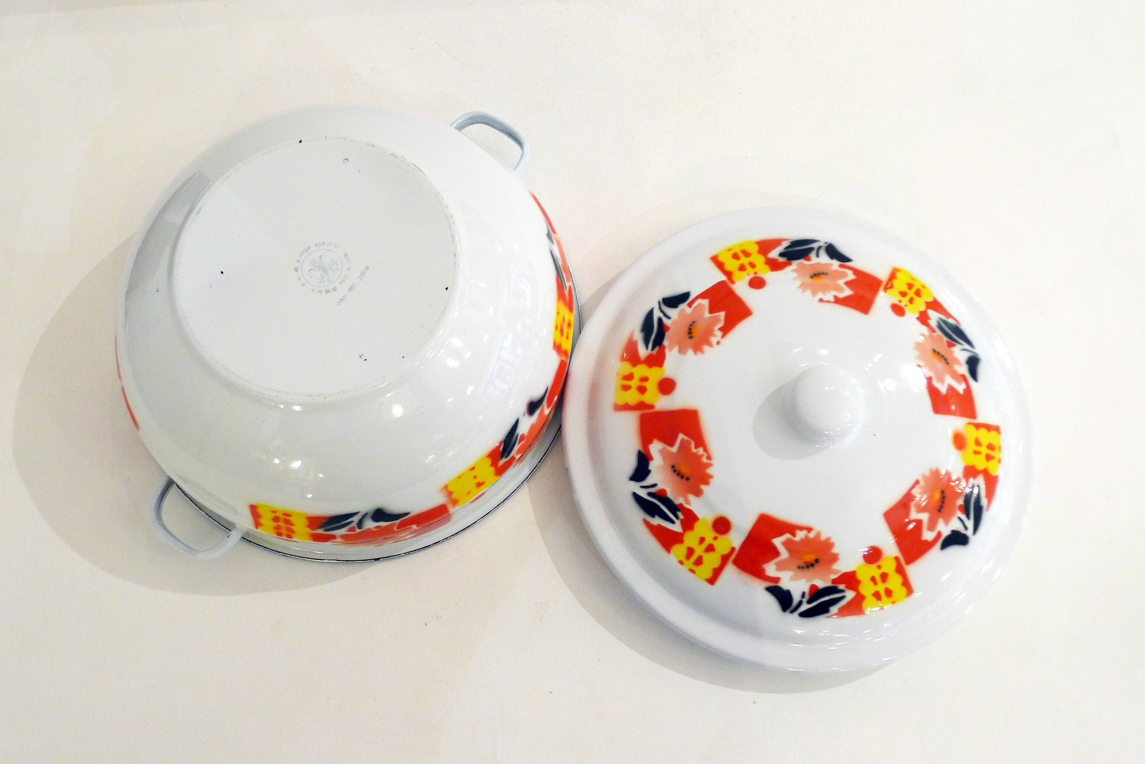 Small metal enamelled casserole China