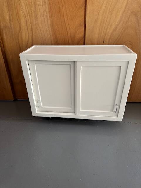 2-door hanging cupboard