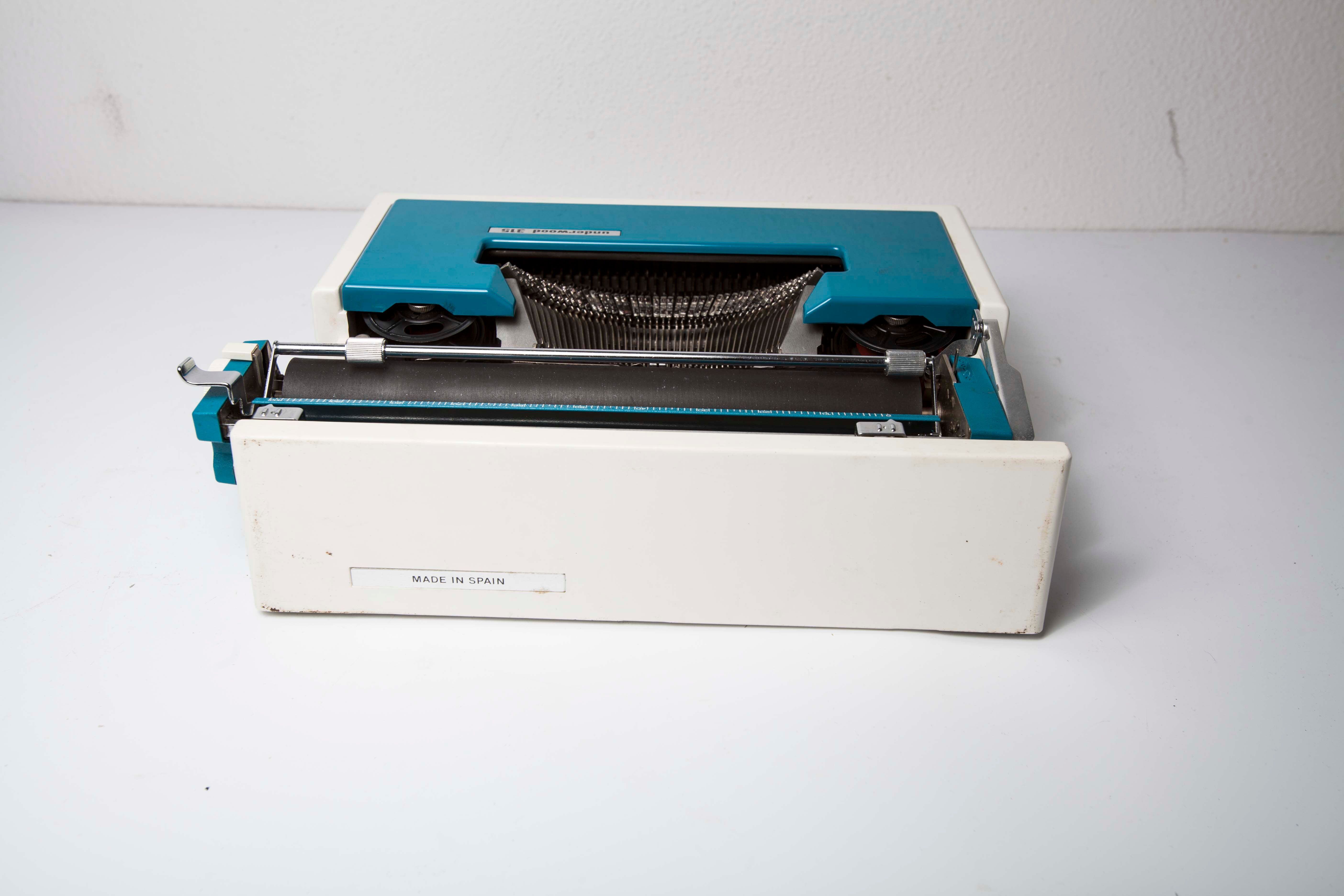 Underwood 315 blue typewriter with satchel