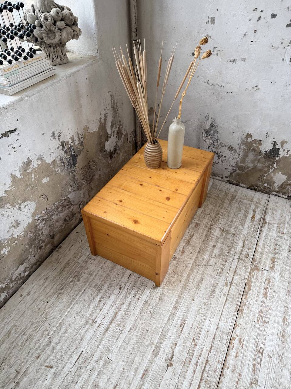 Chest or coffee table Perriand Les Arcs 1800