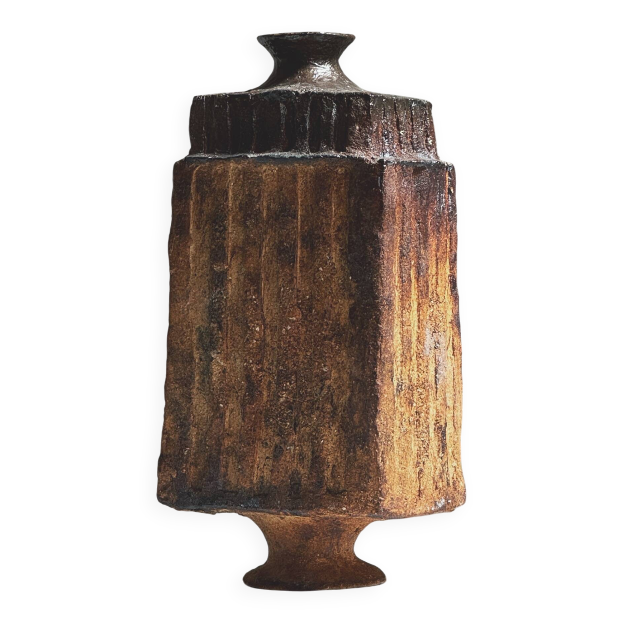 Vase géométrique par Gérard Brossard, La Borne