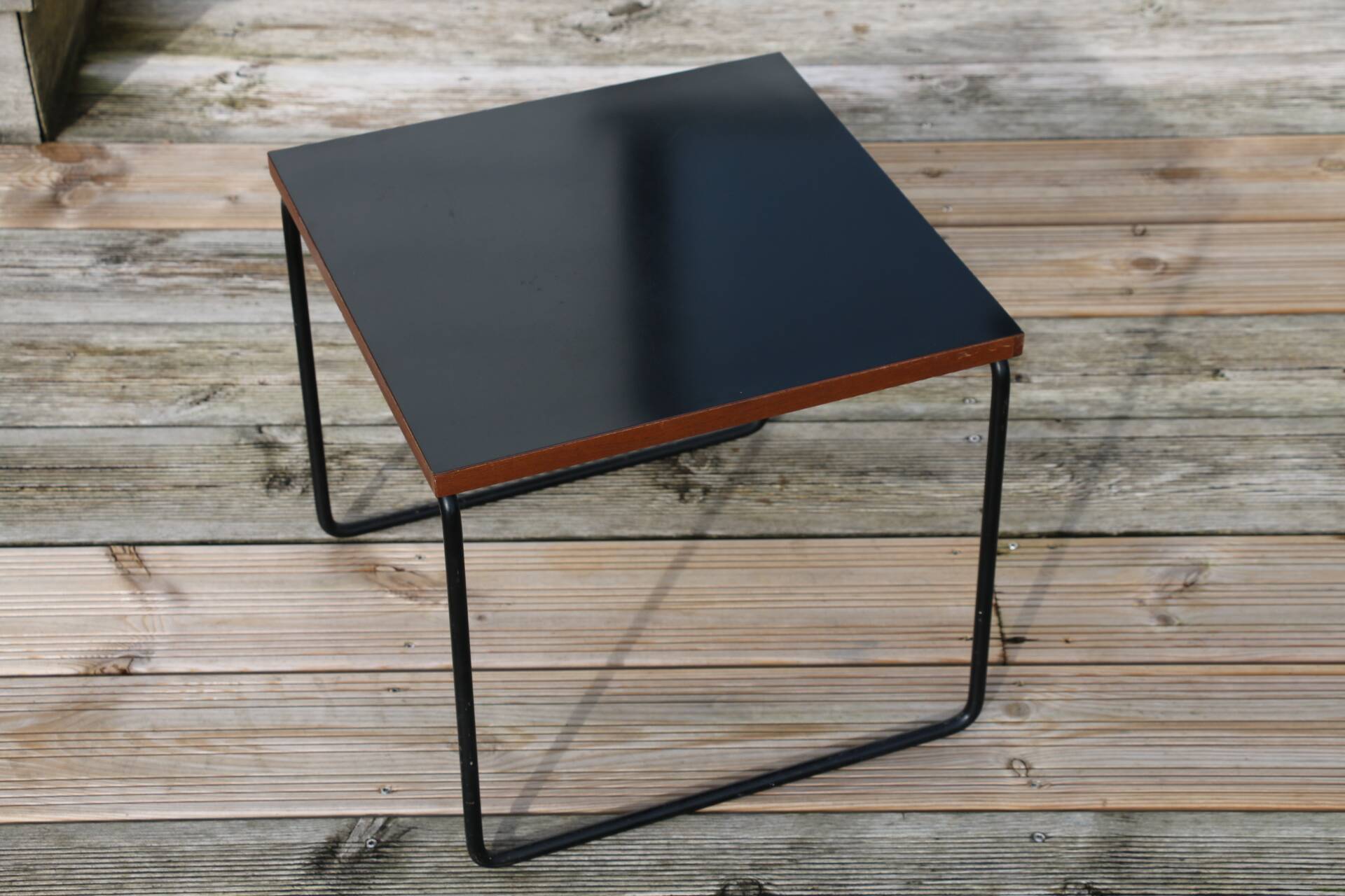 Flying coffee table Guariche Steiner