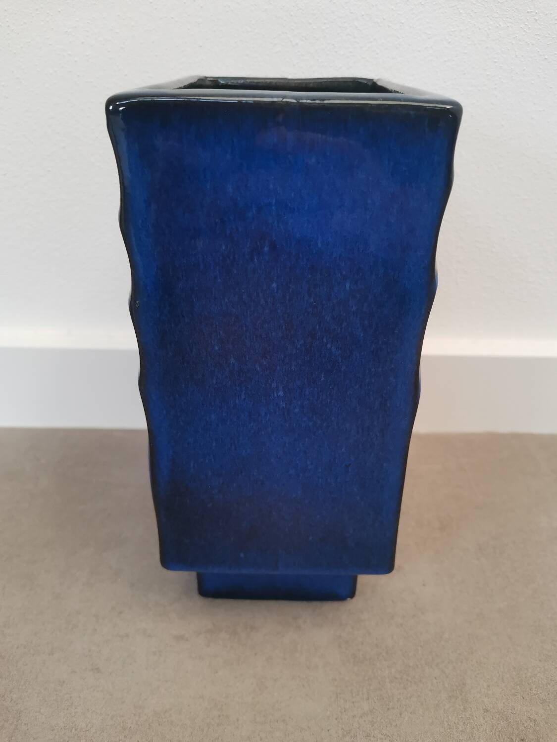 Vase Steuler de Cari Zalloni • 20 cm • Bleu émaillé • Spirale/Tourbillon