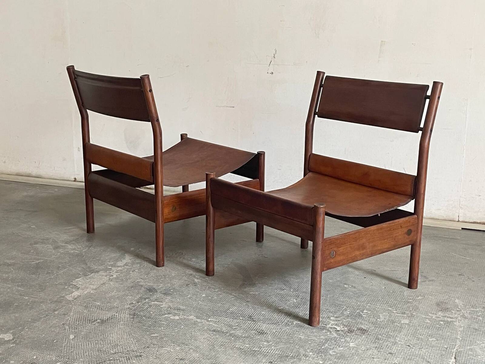 Paire de chaises en cuir