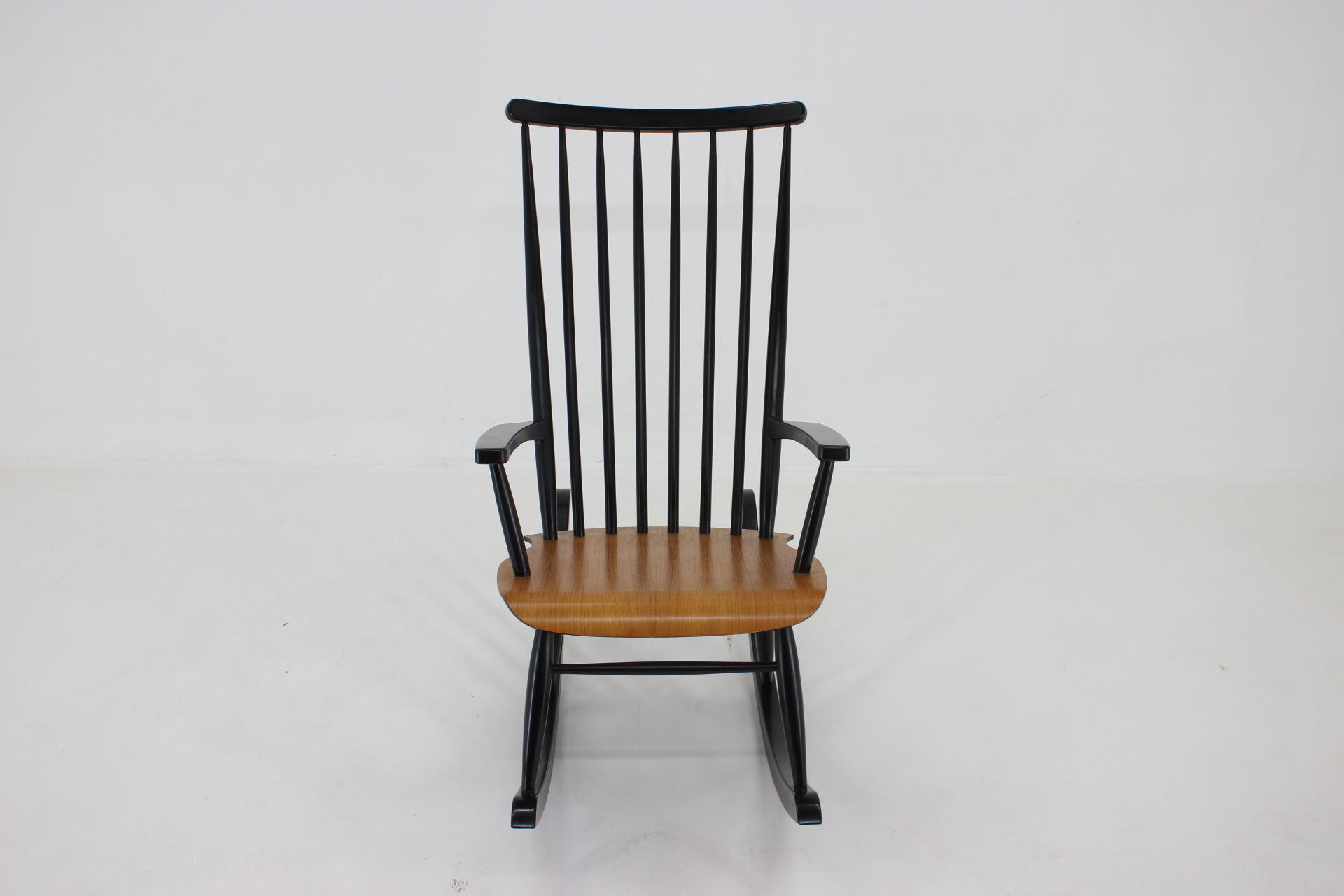 1960s Varjosen Puunjalostus Beech Rocking Chair, Finland