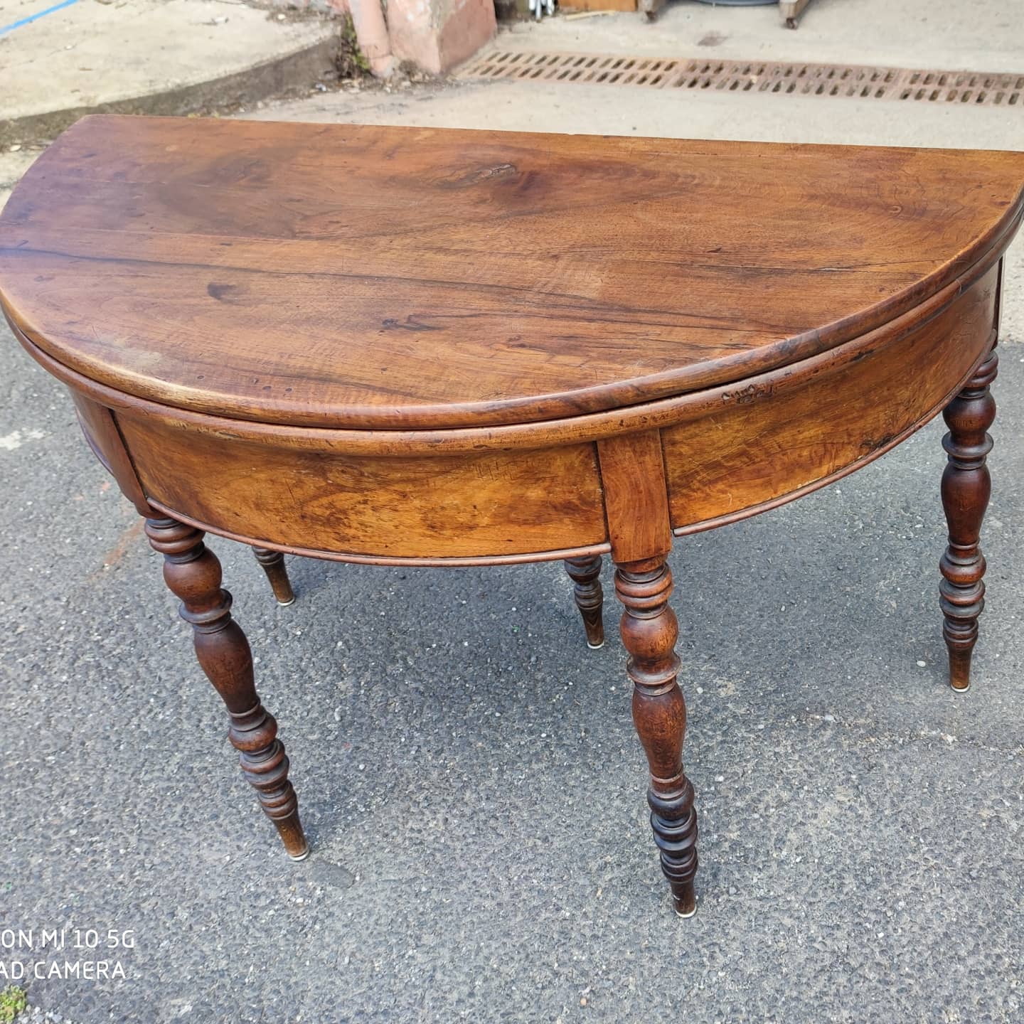 Half-moon console table in solid walnut