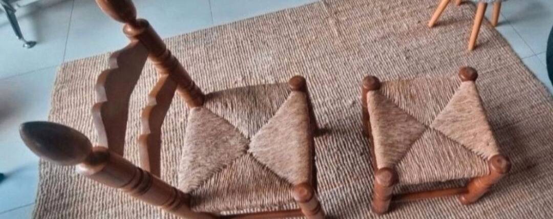 4 chairs and stools, brutalist art, straw and wood