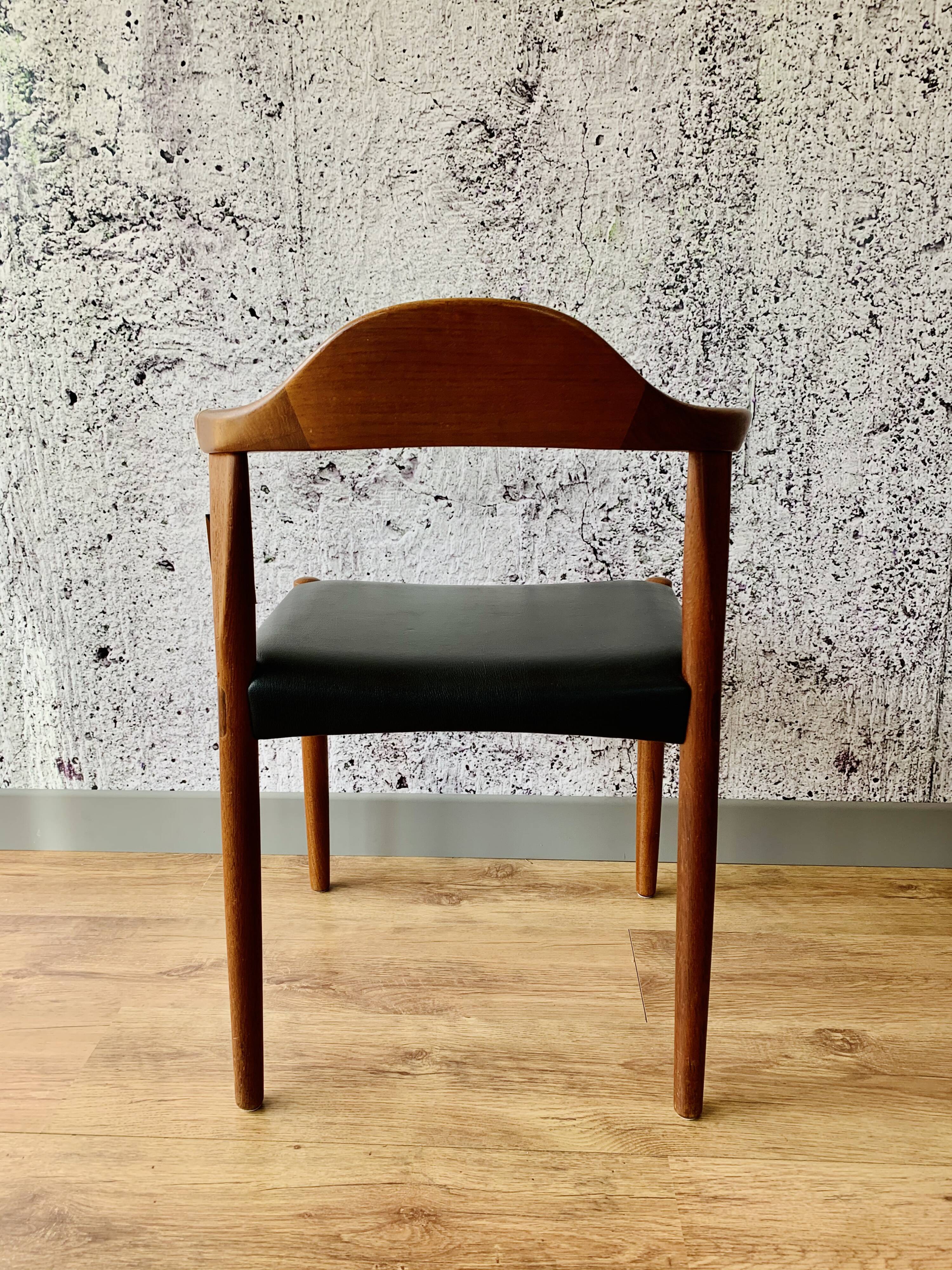 Lot of 4 wooden & skai chairs