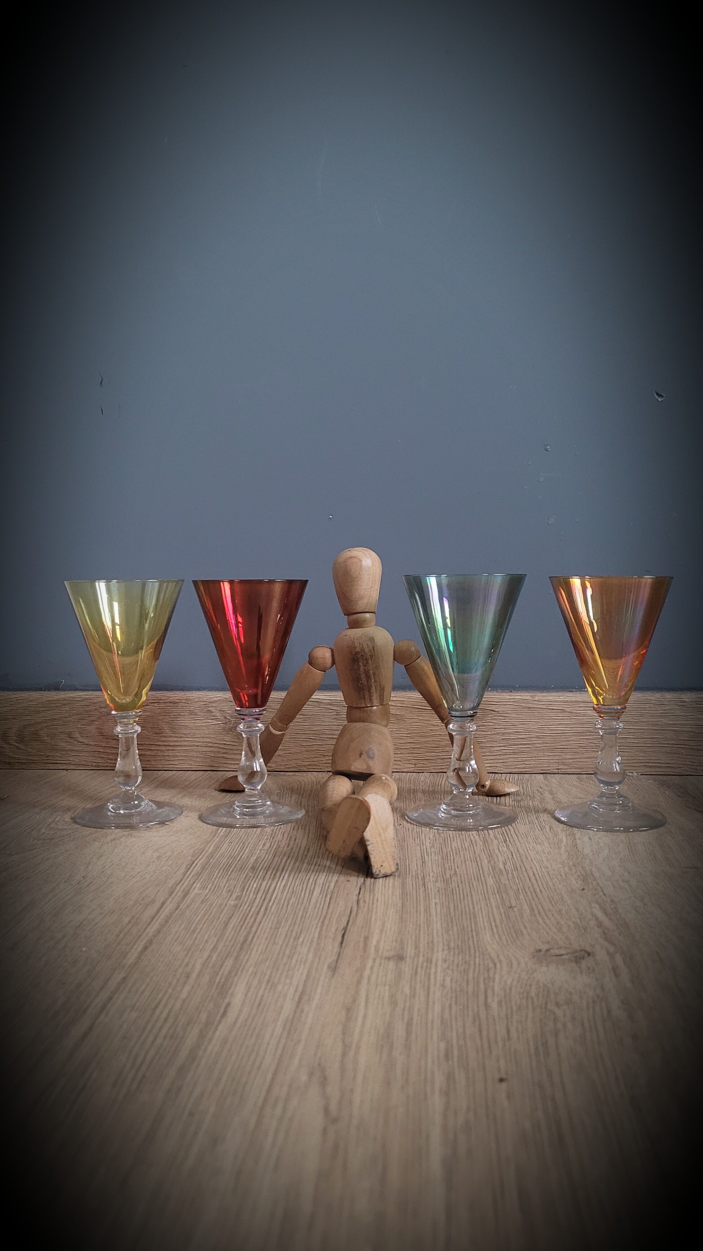 Set 4 colored wine glasses