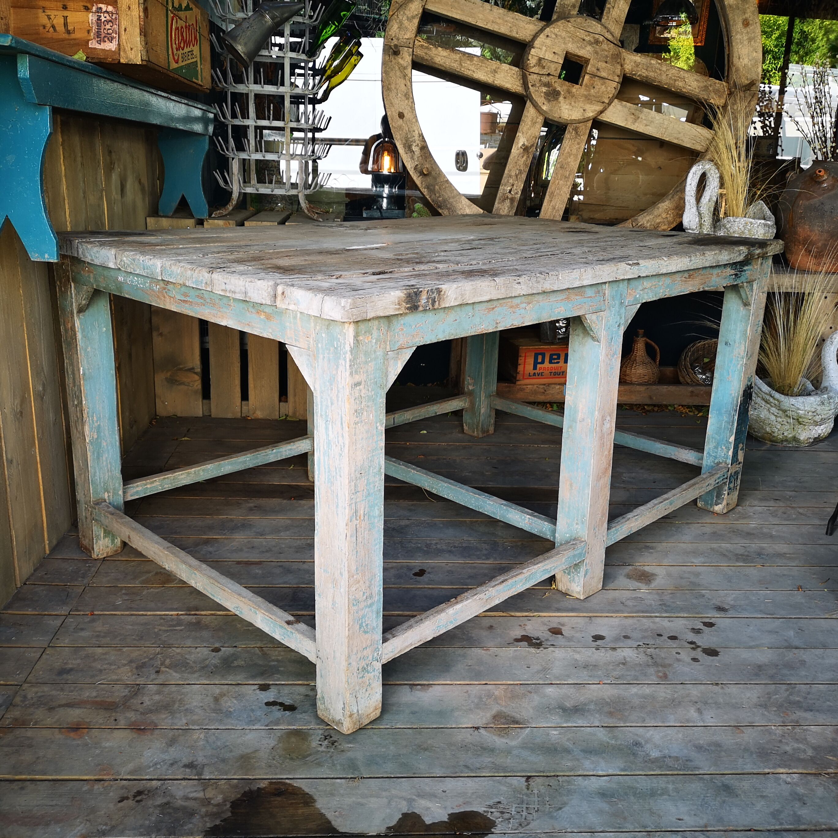 Workshop set, industrial central island.