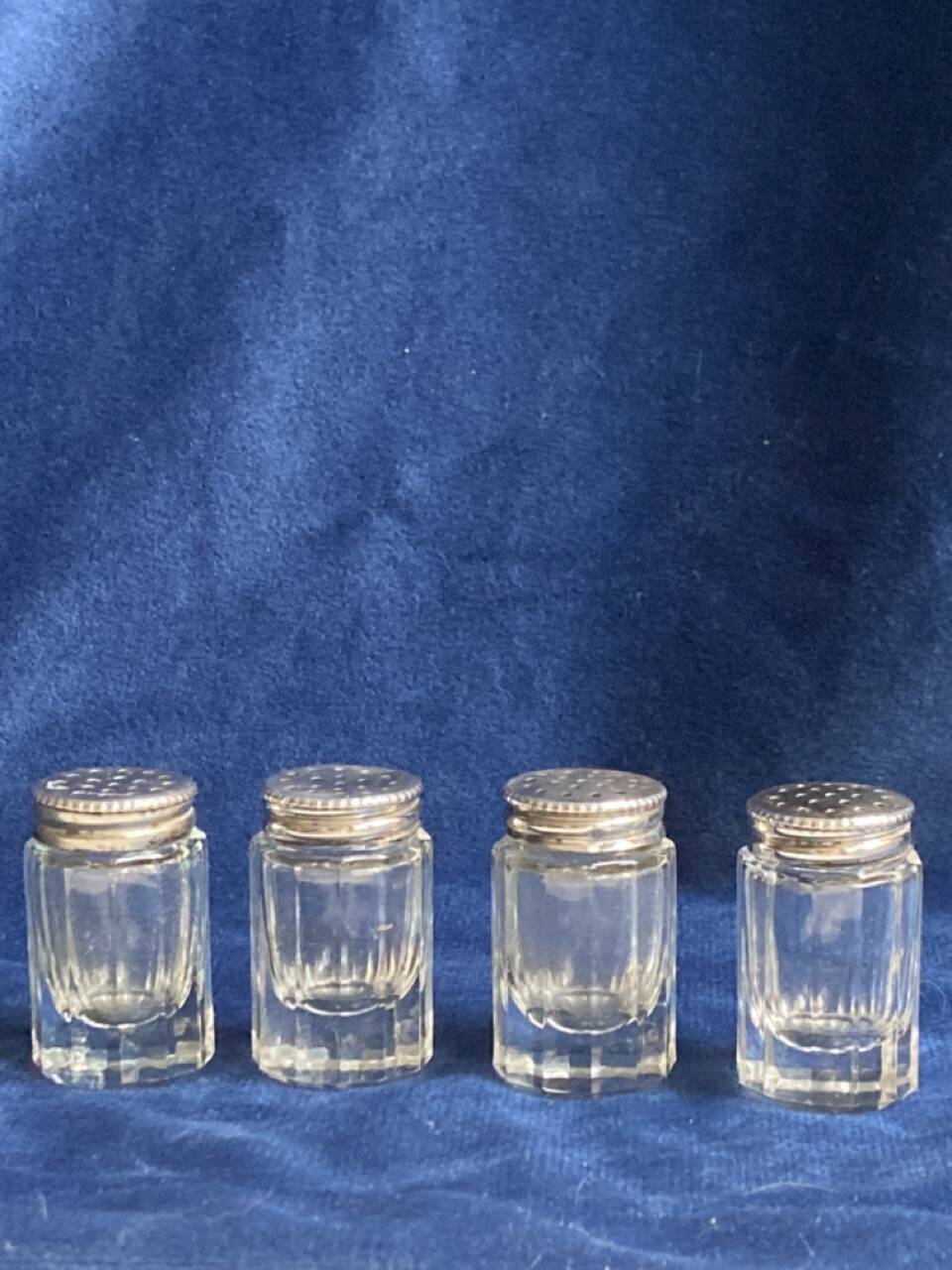 Individual salt shakers in 800 silver with two hallmarks and fluted crystal