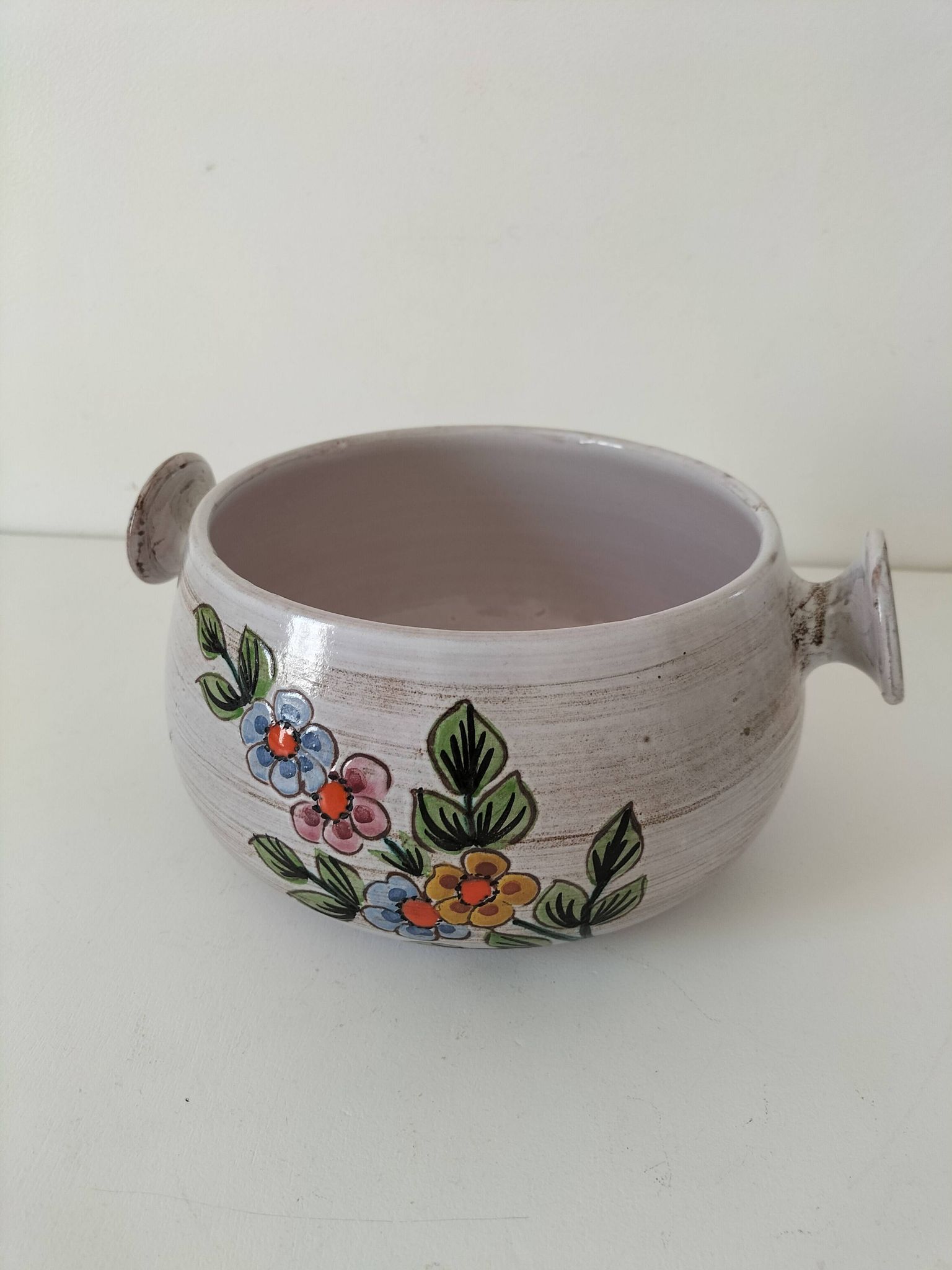 Glazed stoneware dish with floral motif