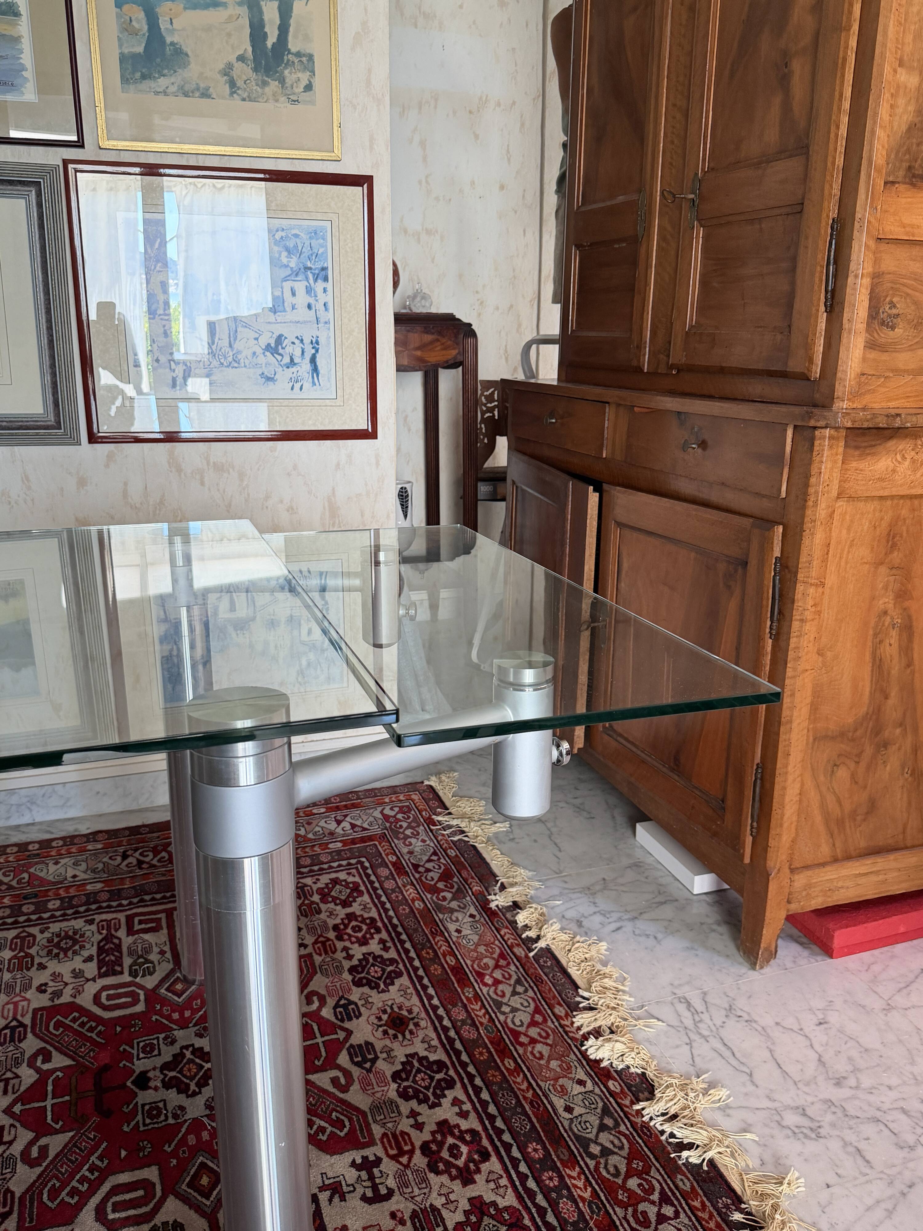 extendable glass table
