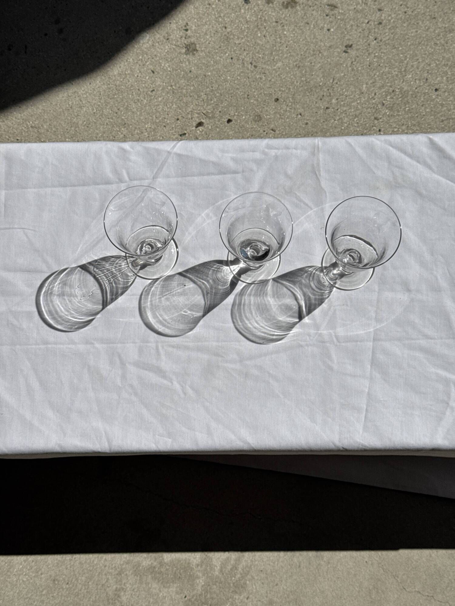 Set of 3 vintage stemmed glasses in clear glass H14 D10
