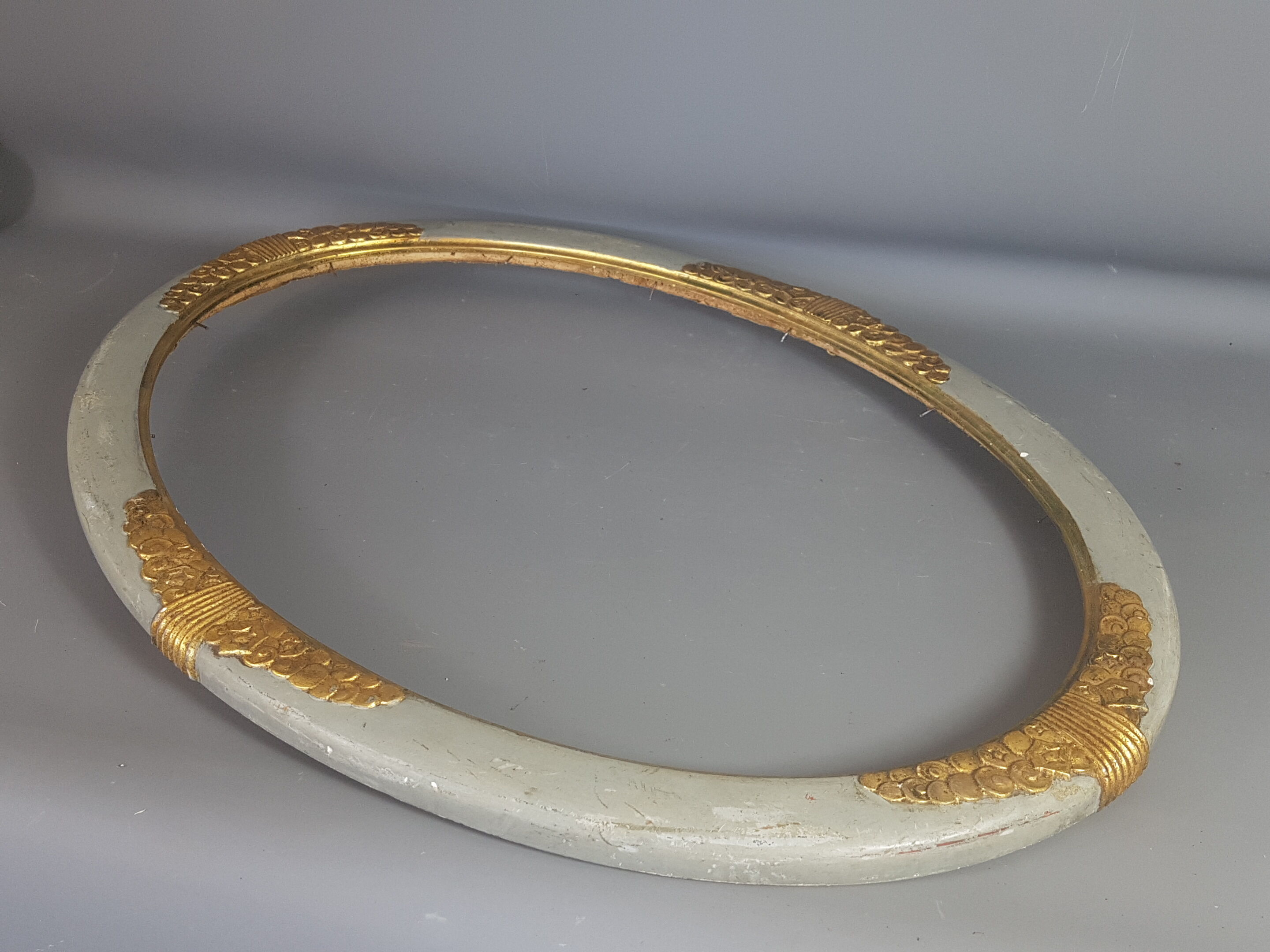 Old Art-Deco oval wood -stucco frame, 56x41 cm, 50x35 cm SB leaf