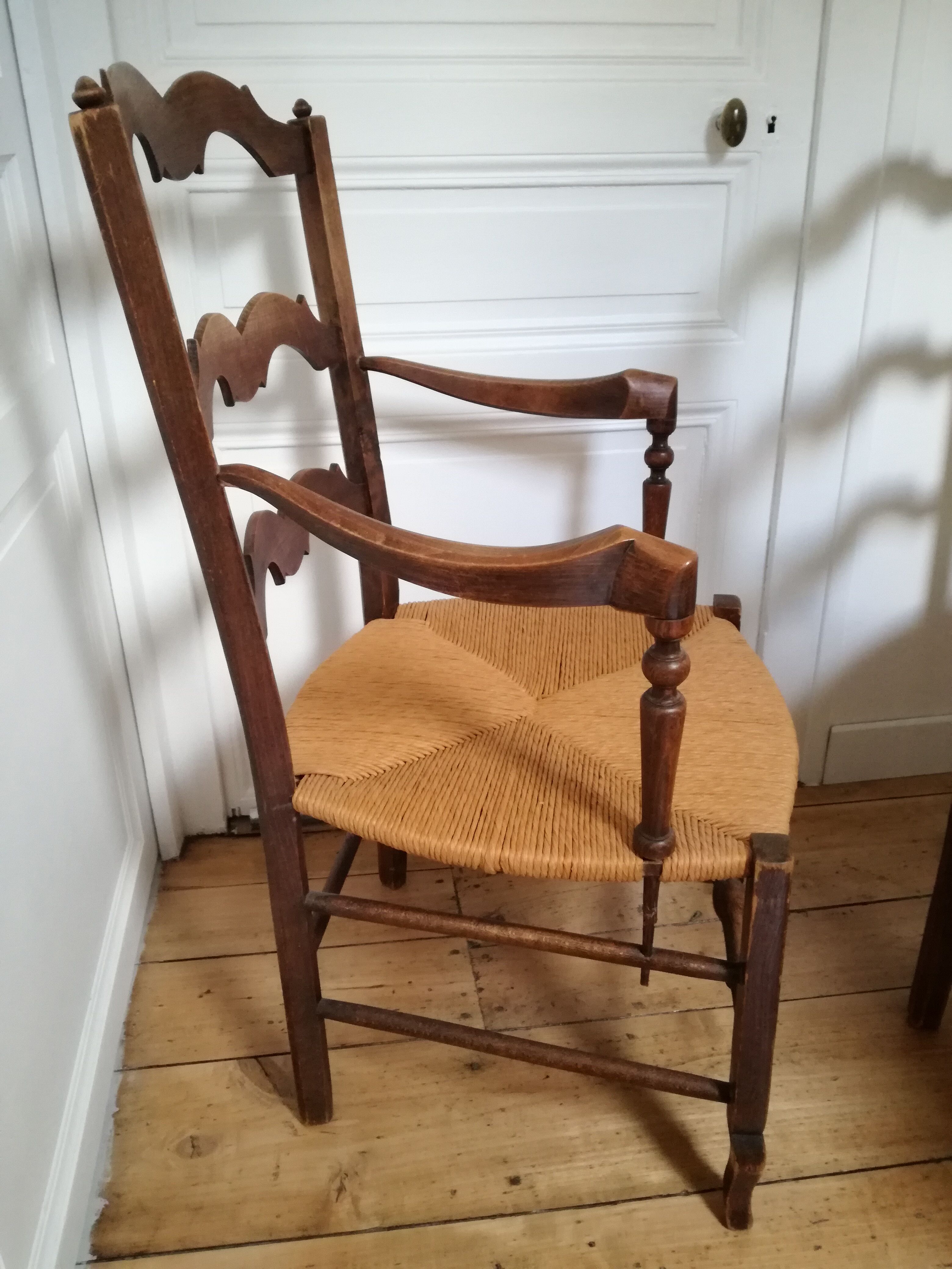 Paire de fauteuils paillés provençaux