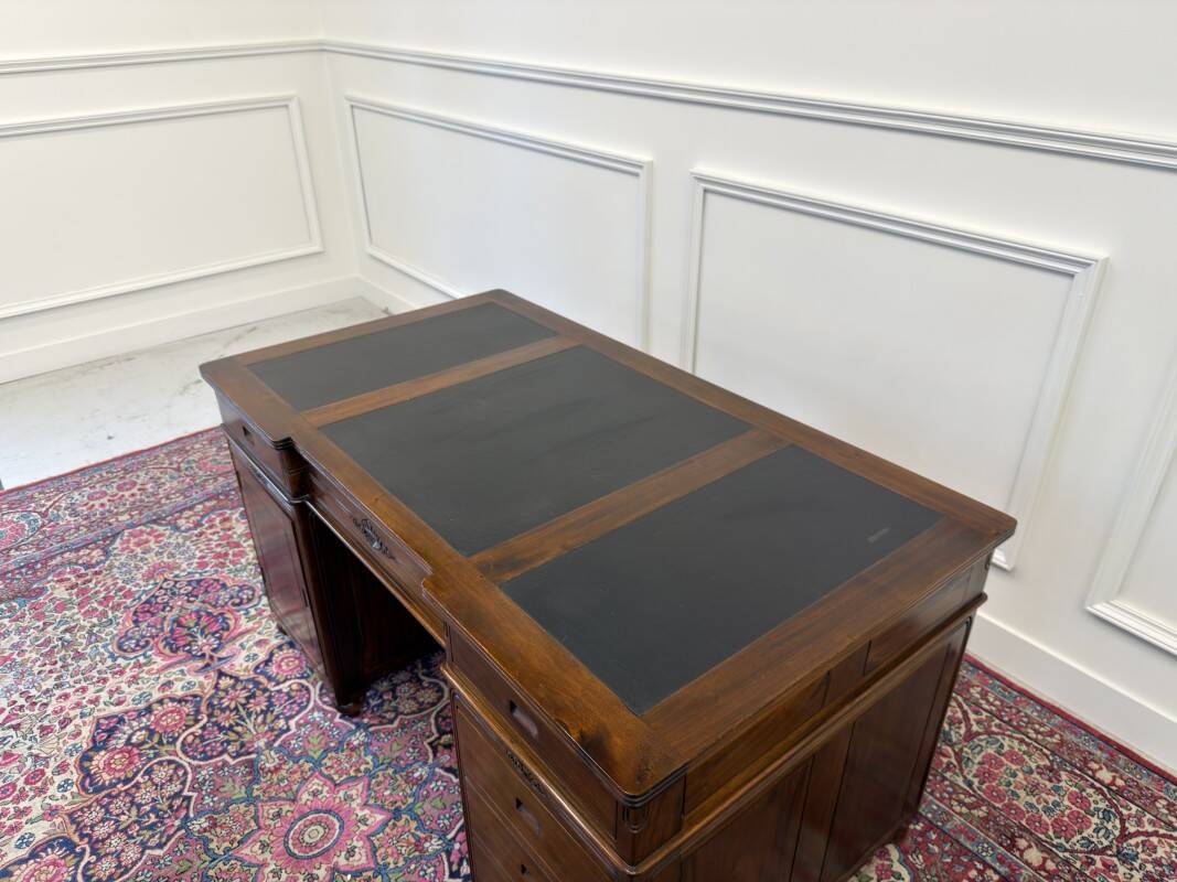 Classic English Desk with Black Inlay