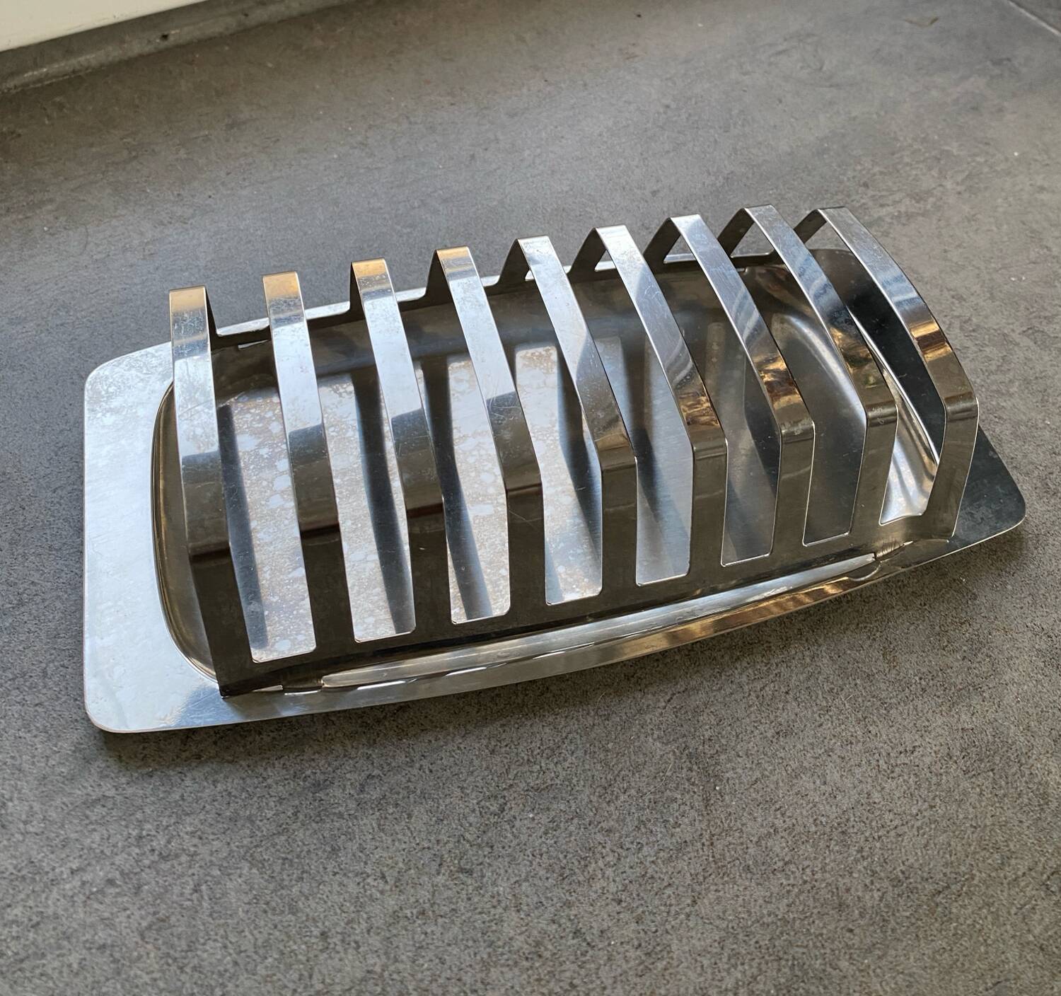 Premier Housewares Porte-Toast Chromé En Spirale – Support 6 Tranches, Design Élégant Et Pratique Pour Pain Grillé