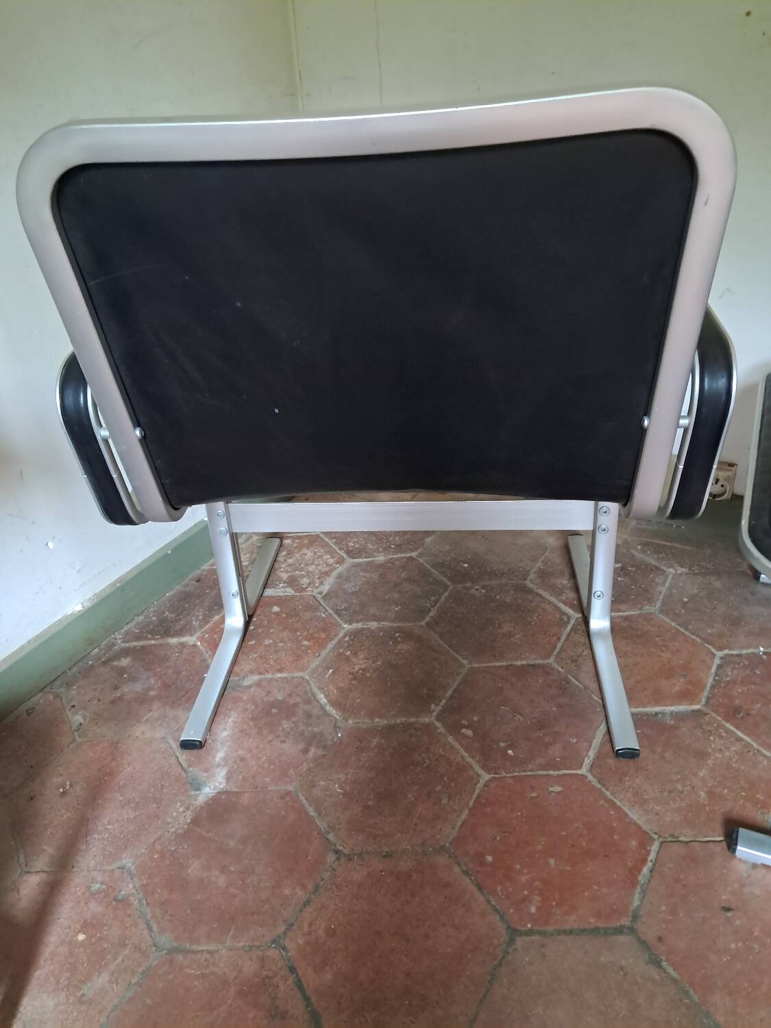Pair of leather and aluminum armchairs