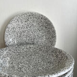 8 flat plates in speckled ceramic