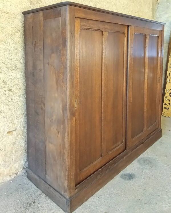 Armoire parisienne