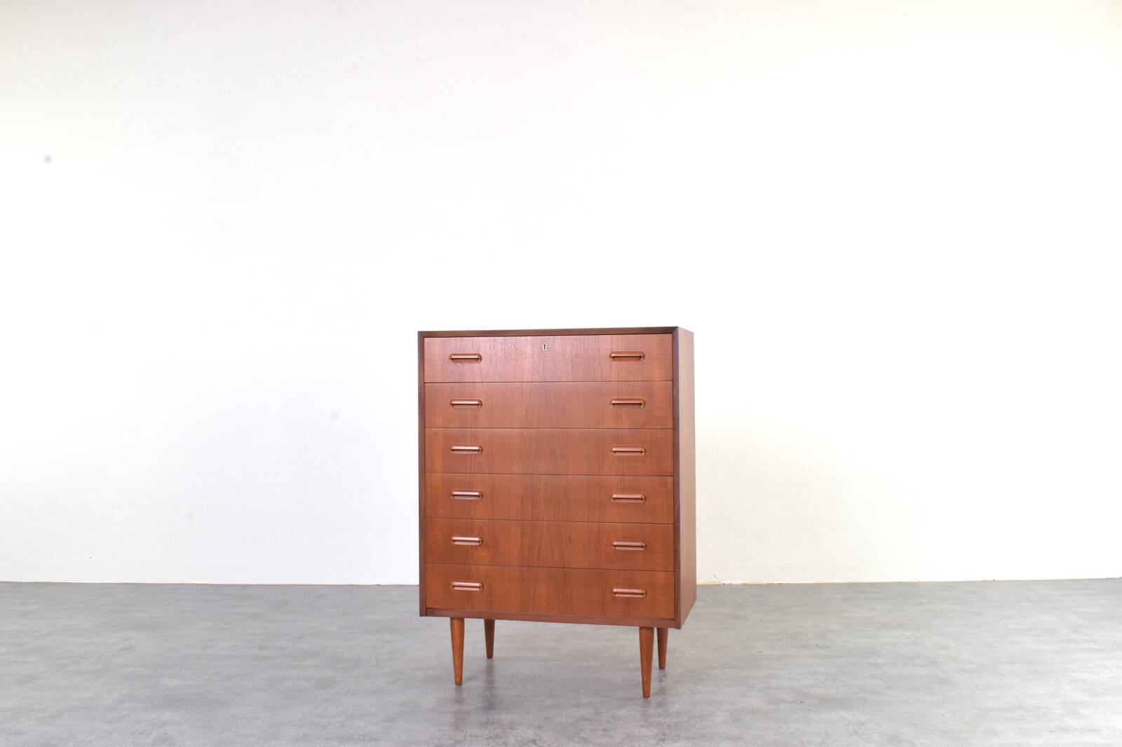 Commode en teck danois des années 1960.