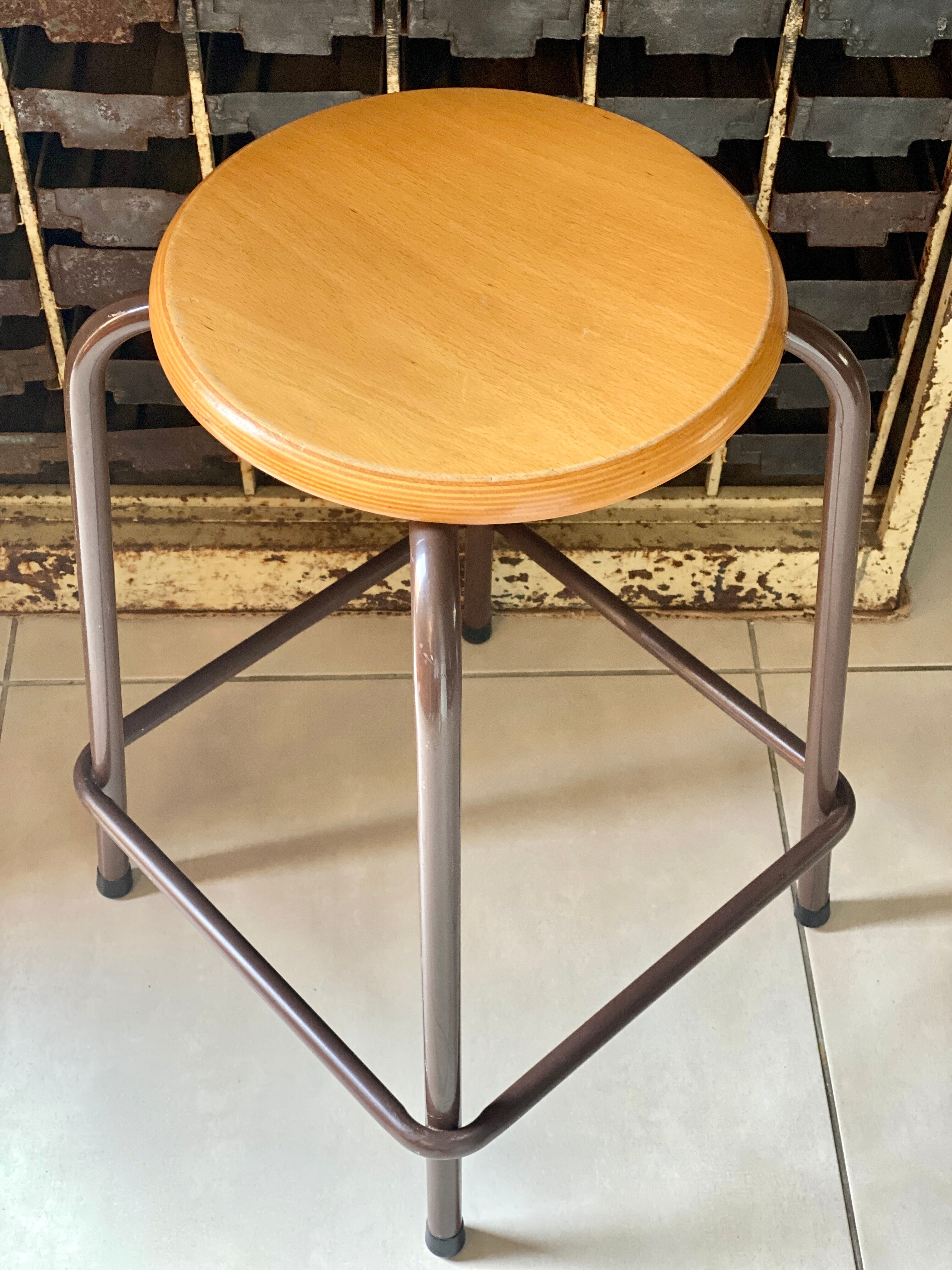 Tabouret haut d'atelier