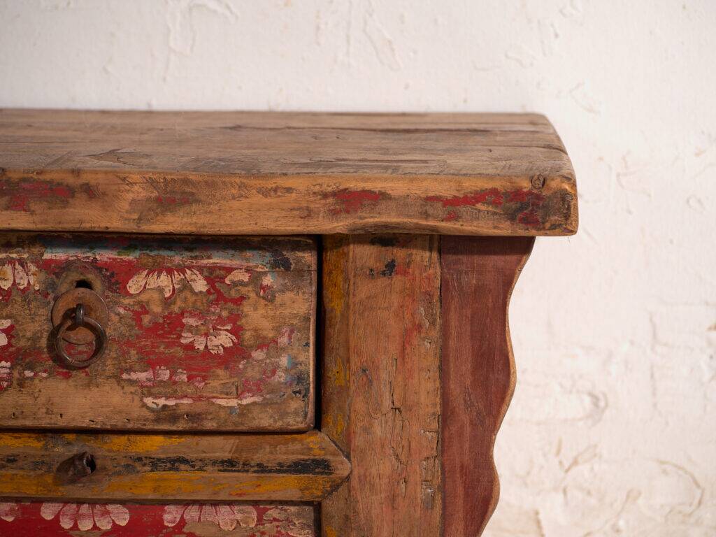Table basse ancienne peinte en bois d’orme – Chine, vers 1900