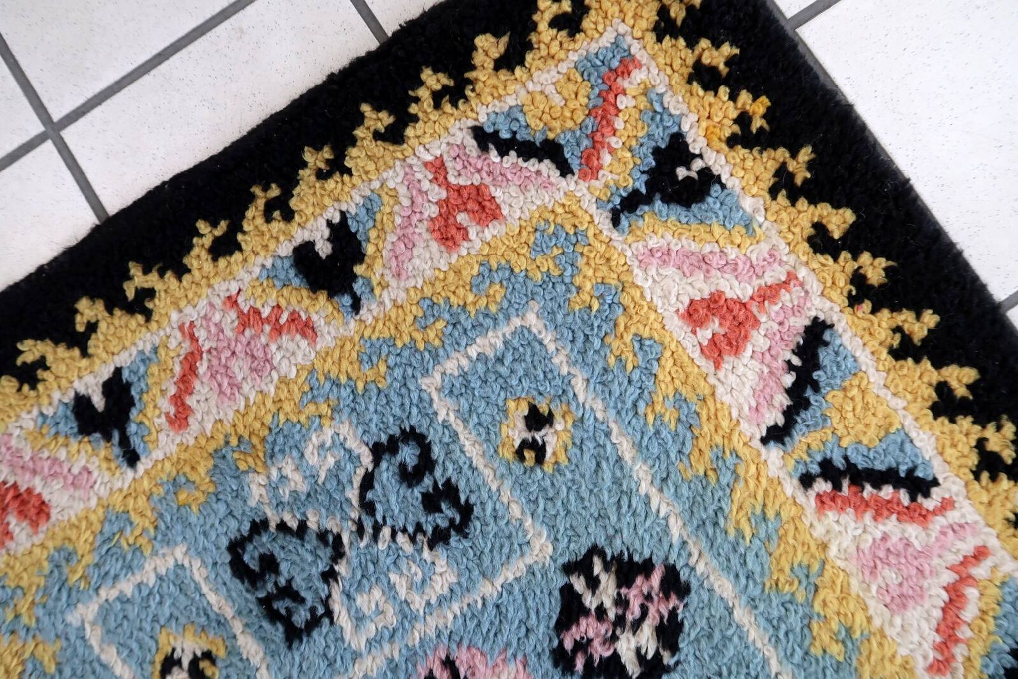 Tapis vintage français Savonnerie fait main en laine – 71 x 128 cm – 1960s