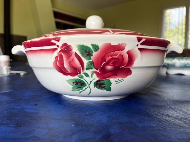 Antique soup tureen from Digoin to Sarreguemines