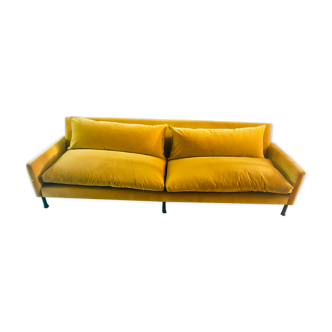 Mira sofa velvet cumin color by Caravane