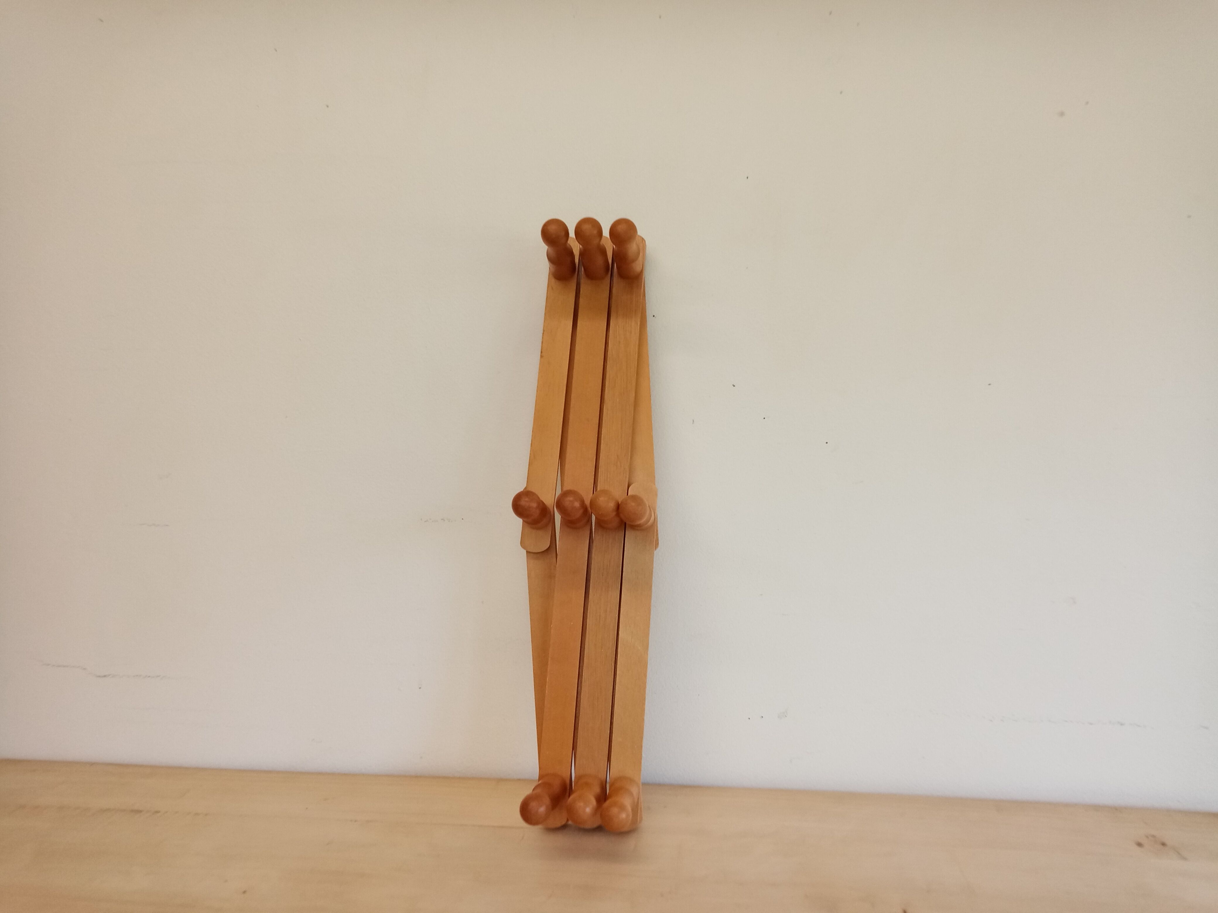 Wooden accordion coat rack