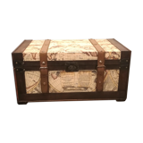 Vintage wooden trunk decorating old card