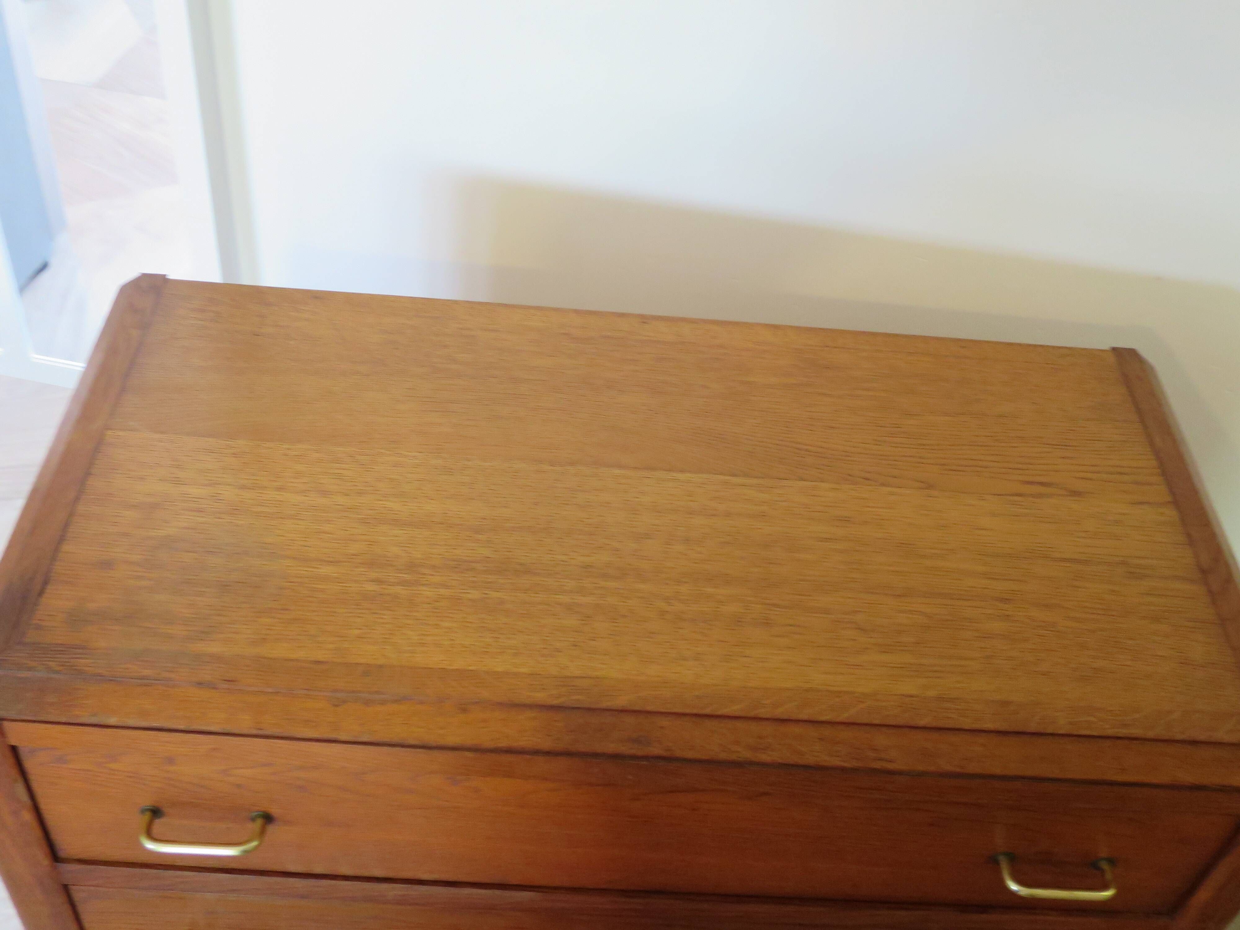 Pretty vintage chest of drawers - 4 drawers - 1960s - refined Scandinavian style - medium oak color