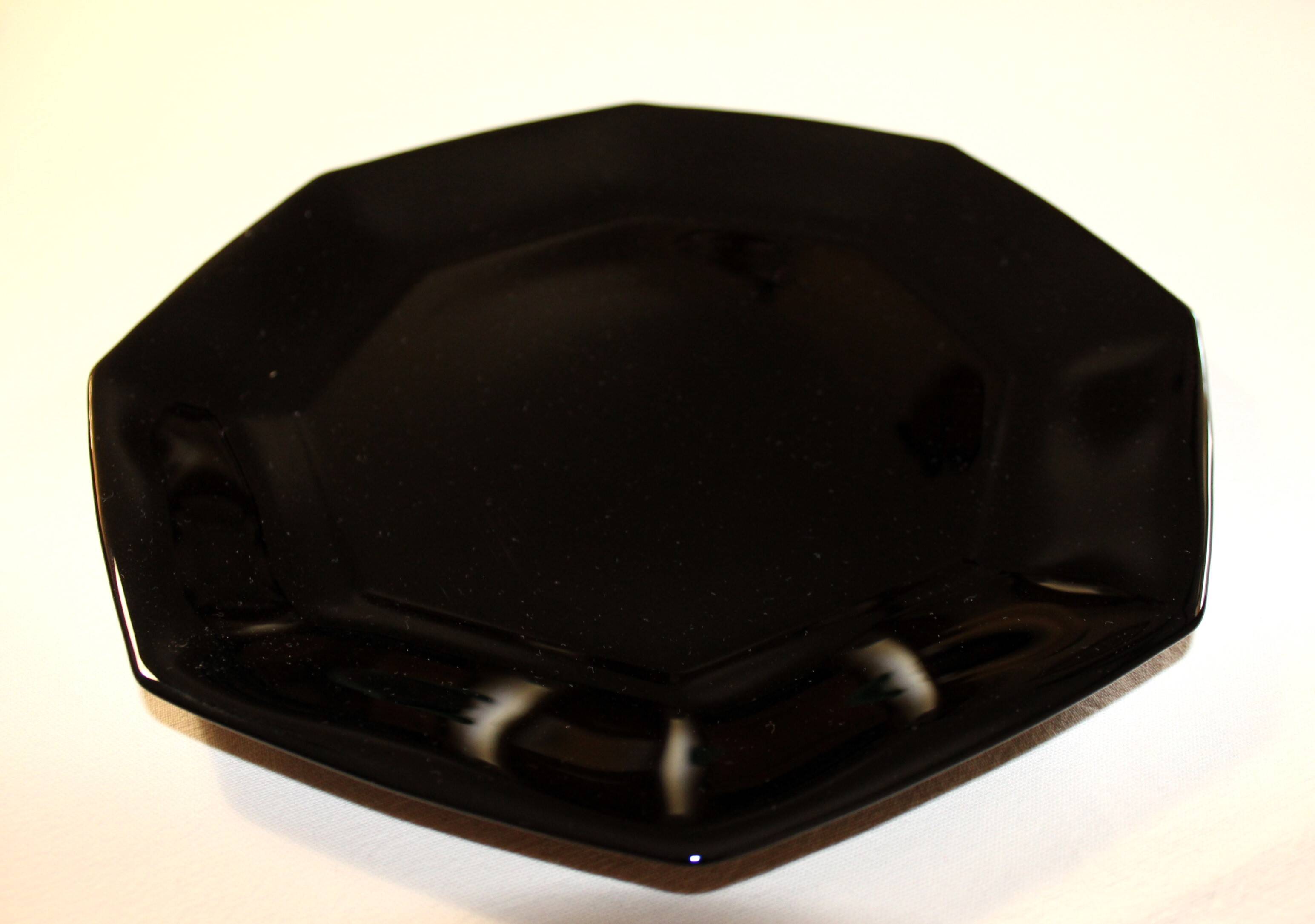 6 black Arcoroc "Octime" dinner plates (set 2)