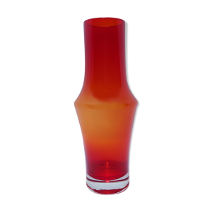 Vase en verre rouge orangé