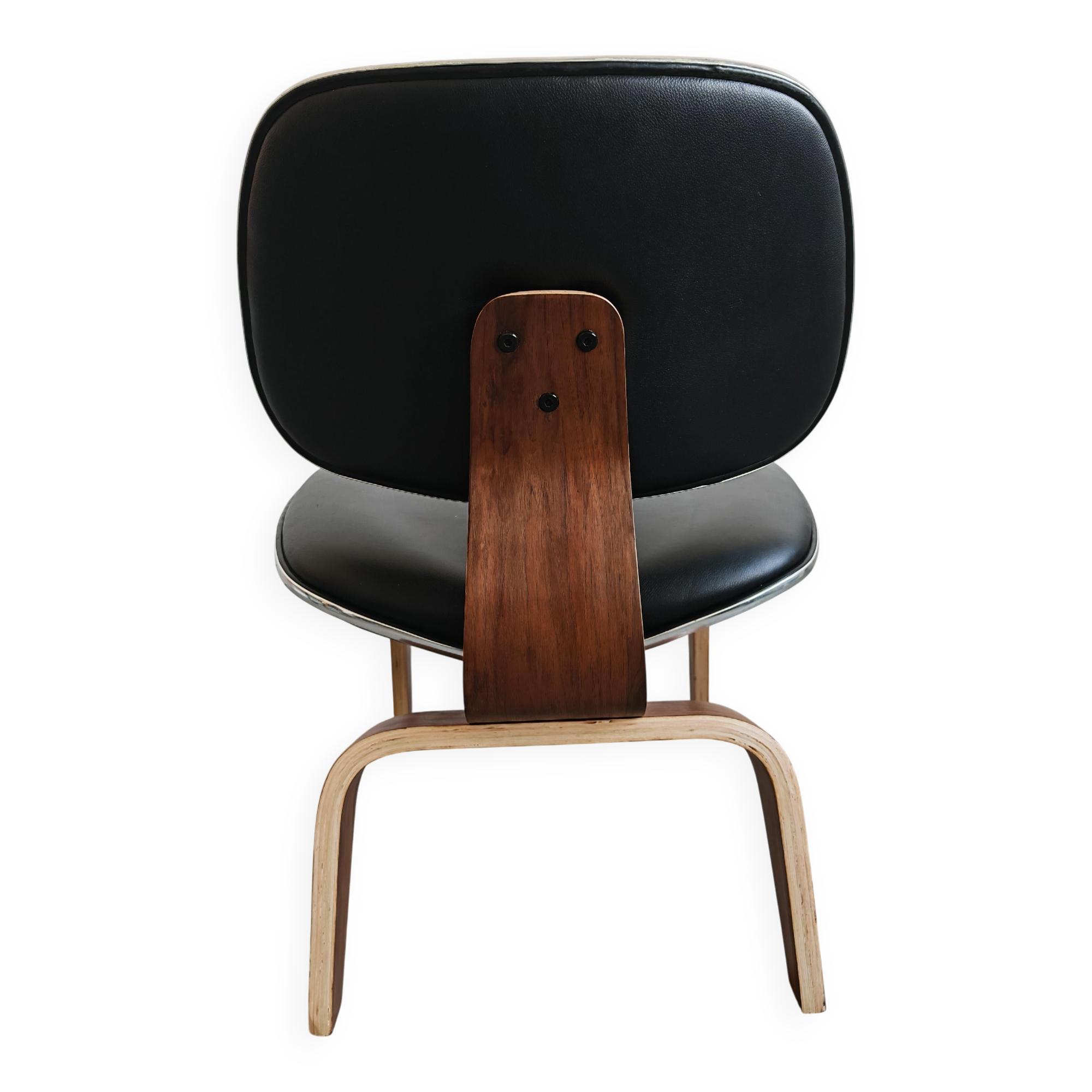 Mid Century Modern lounge chair LCW by Charles and Ray Eames