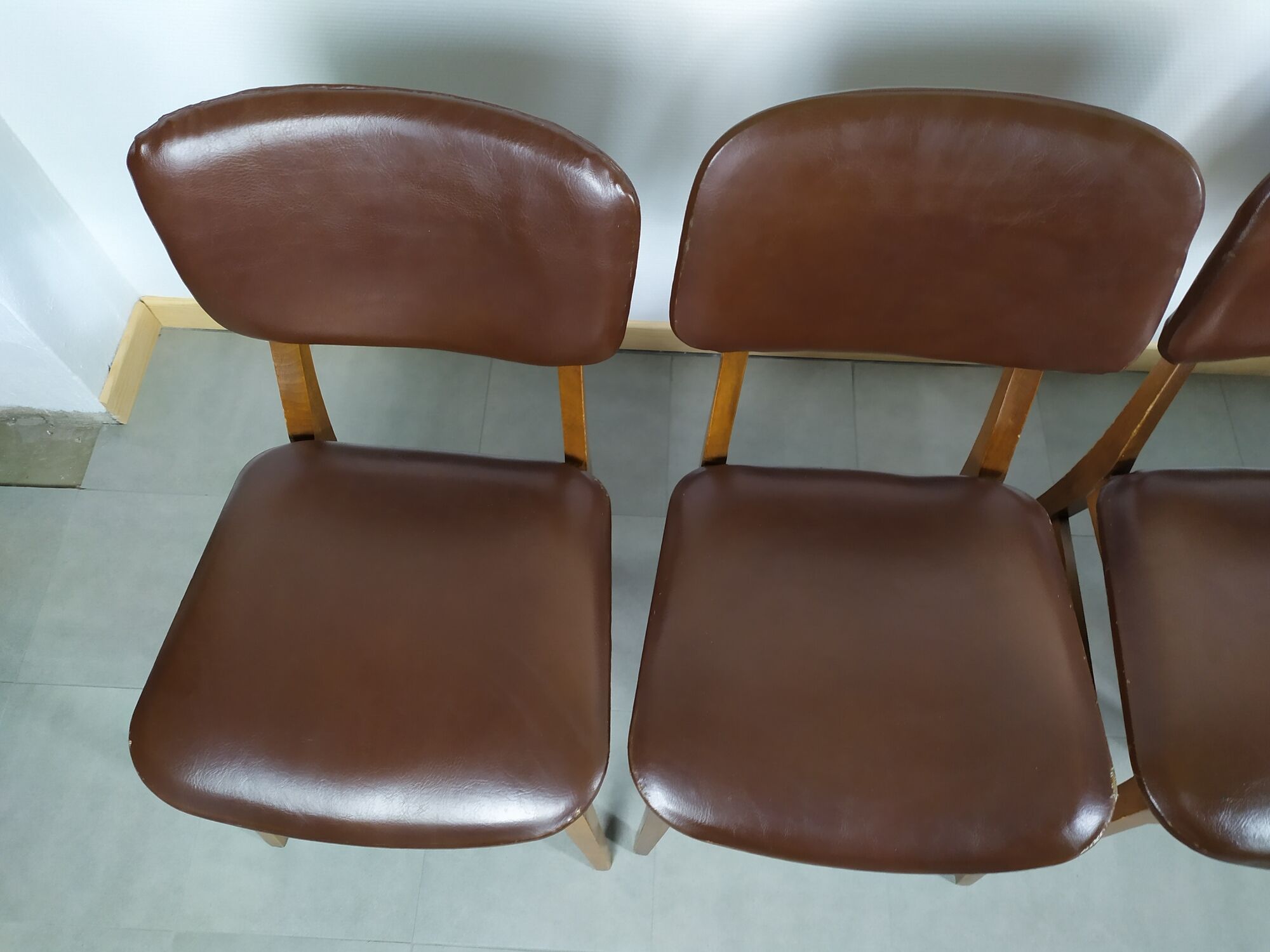 Suite de 6 chaise bois skaï marron brus vintage année 50 - 60