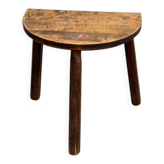 Grand tabouret tripode en bois massif demi-lune