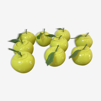 Plastic apples