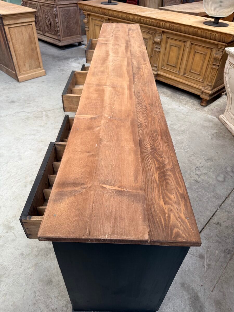Large workshop furniture from the 1930s.