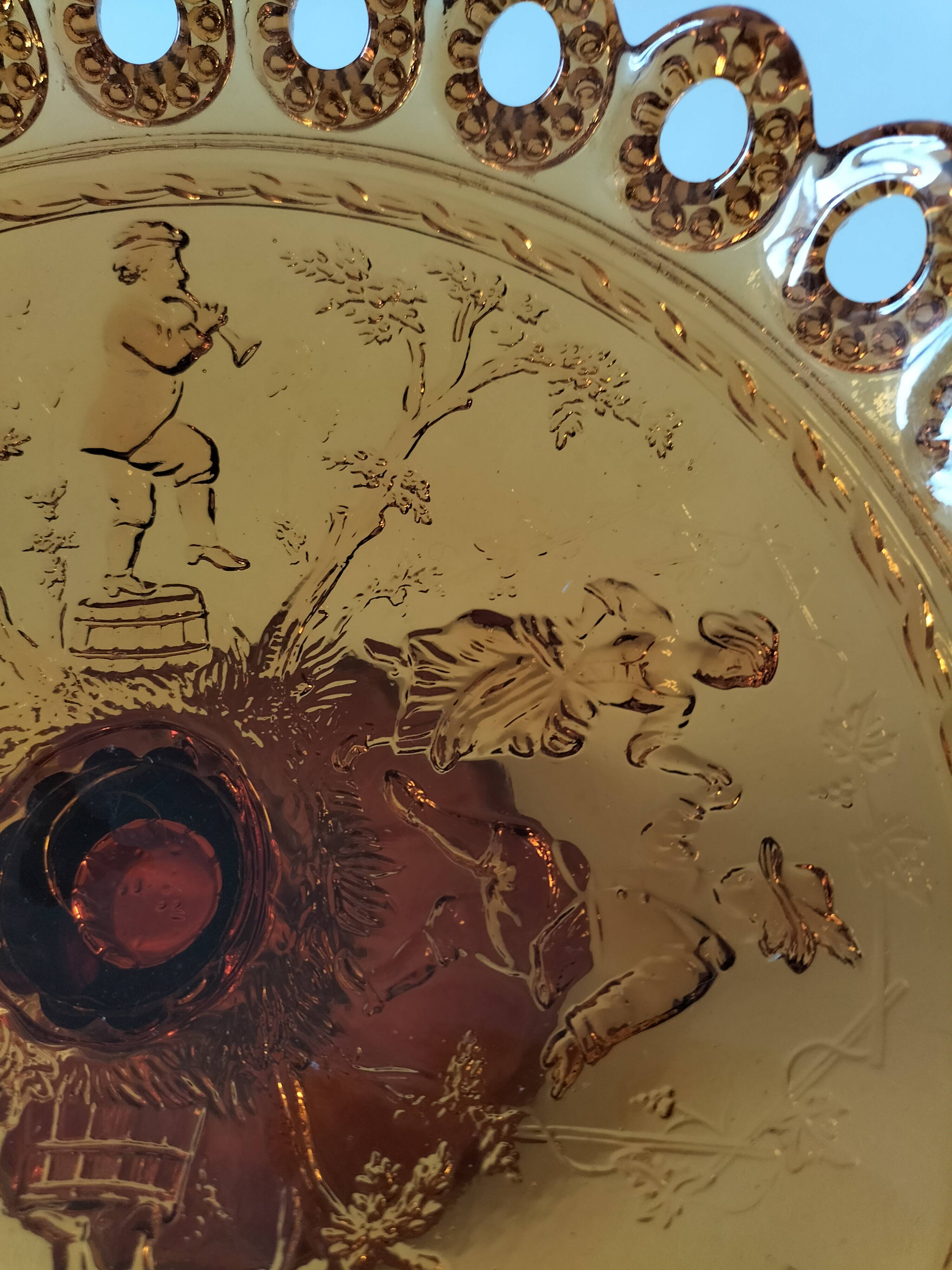 Piédouche Georges Sand verre pressé ambré, Portieux, fin 19ème