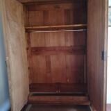 Armoire, penderie ancienne en bois massif avec miroirs