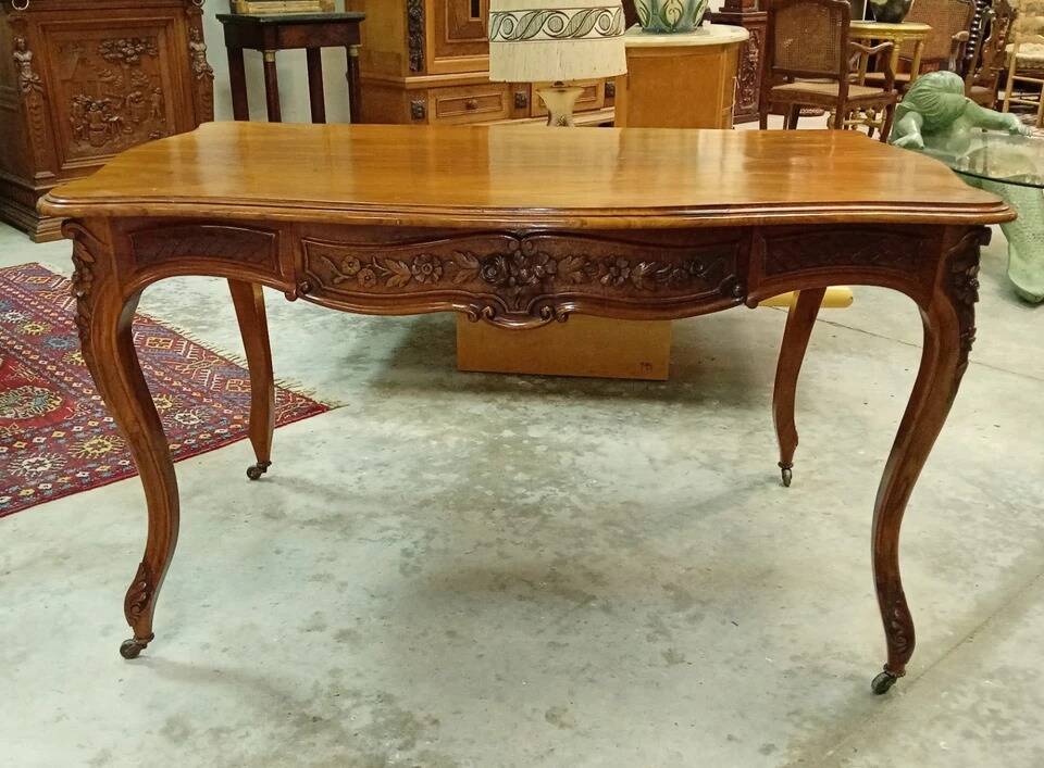 Curved desk in Louis XV style, made of carved and moulded walnut.