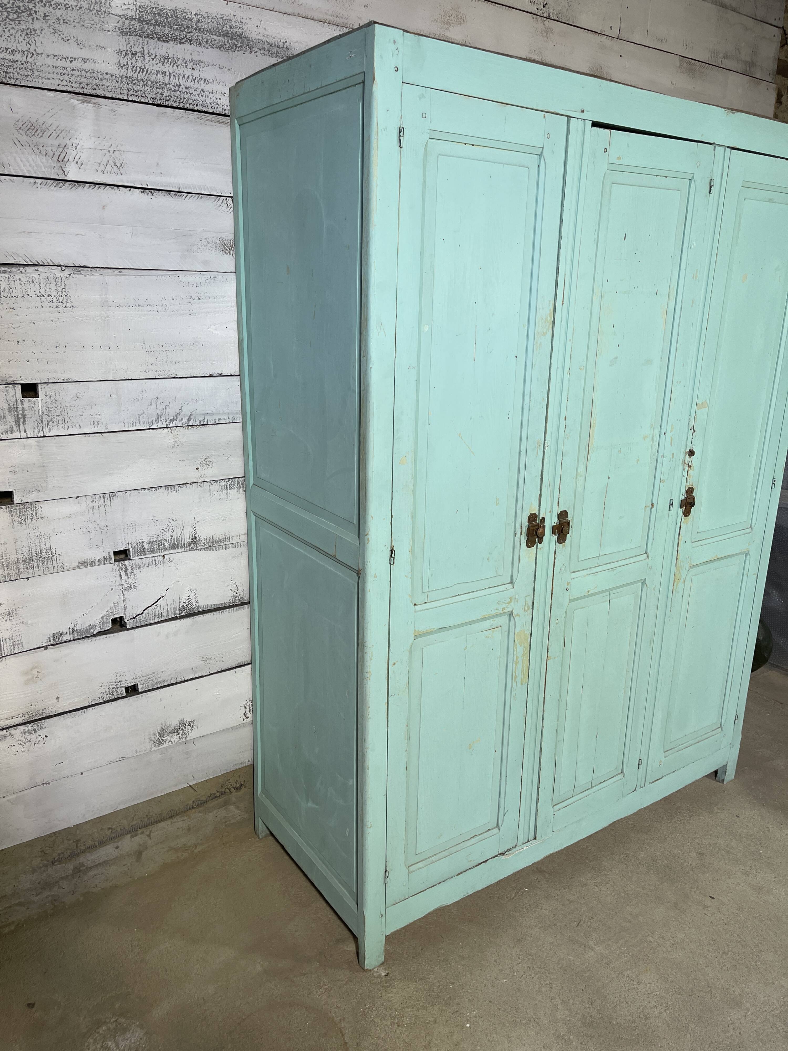 Wooden cloakroom 3 doors