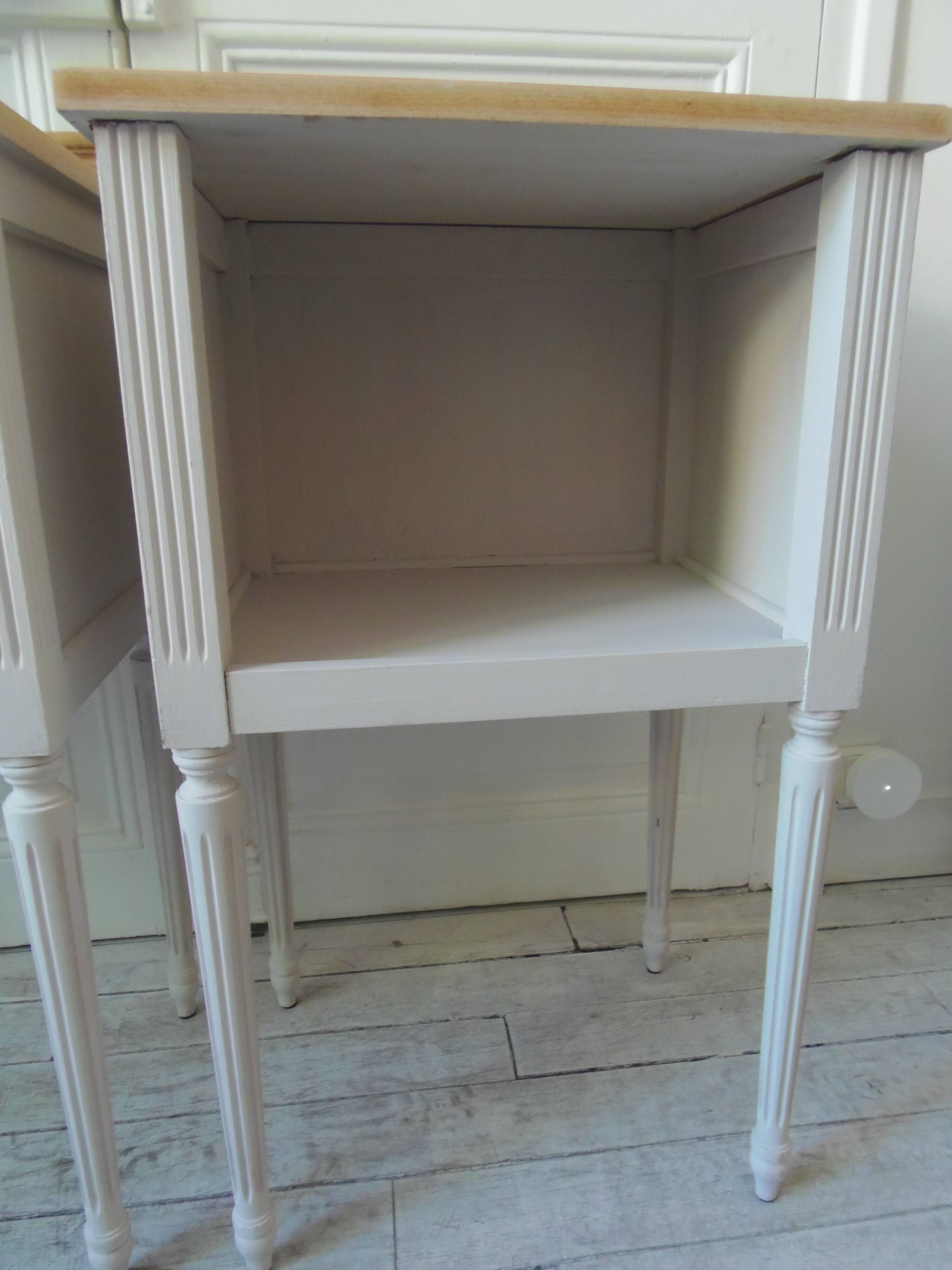 Pair of bedside tables, end tables re-enchanted in pearl gray, wooden top.