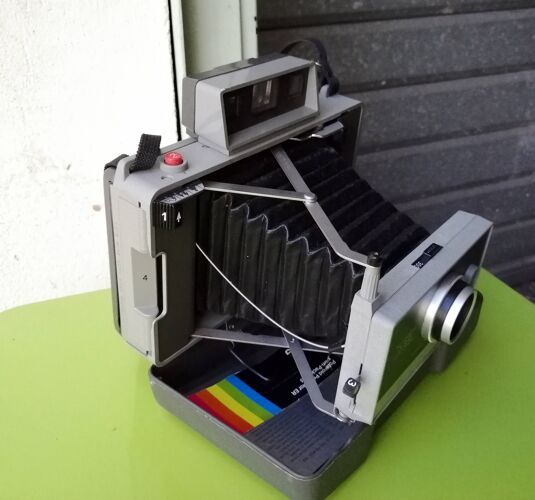 Polaroid 330