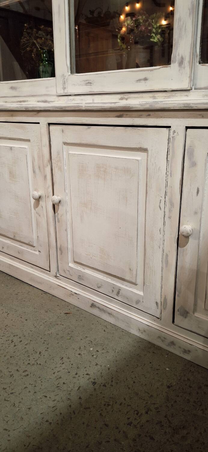 Buffet with 2 glass doors